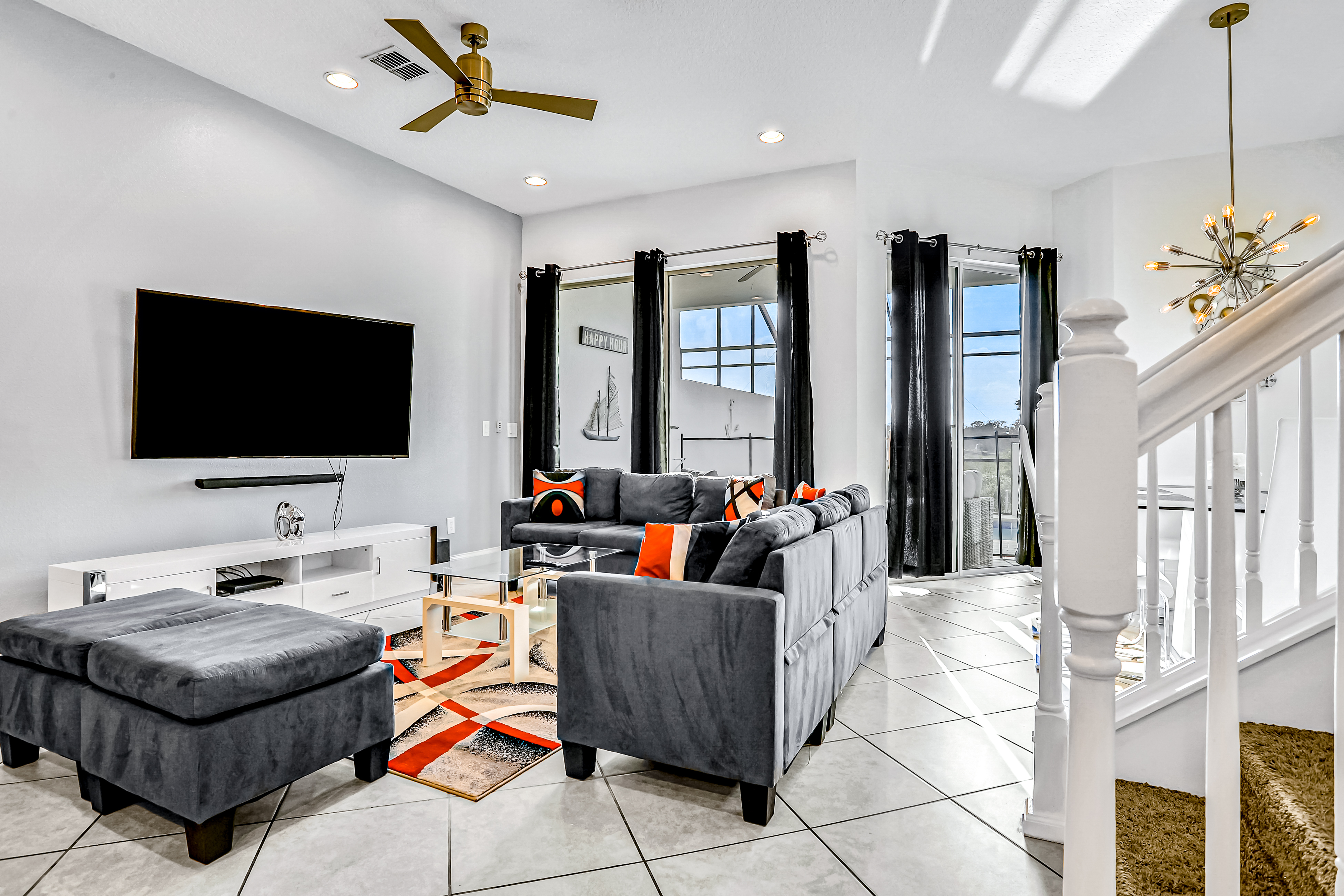 Dog-friendly townhome with private pool, screened lanai, fast WiFi, W/D, AC