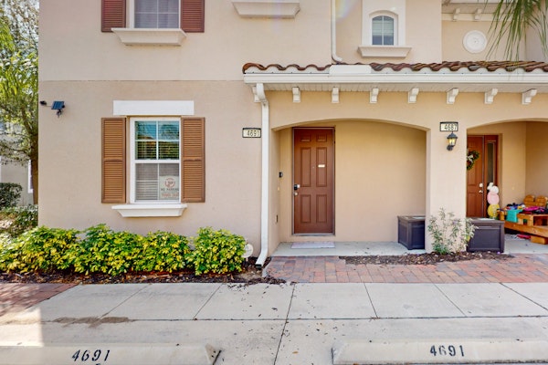 Modern retreat with private pool, lanai, central AC & gas grill