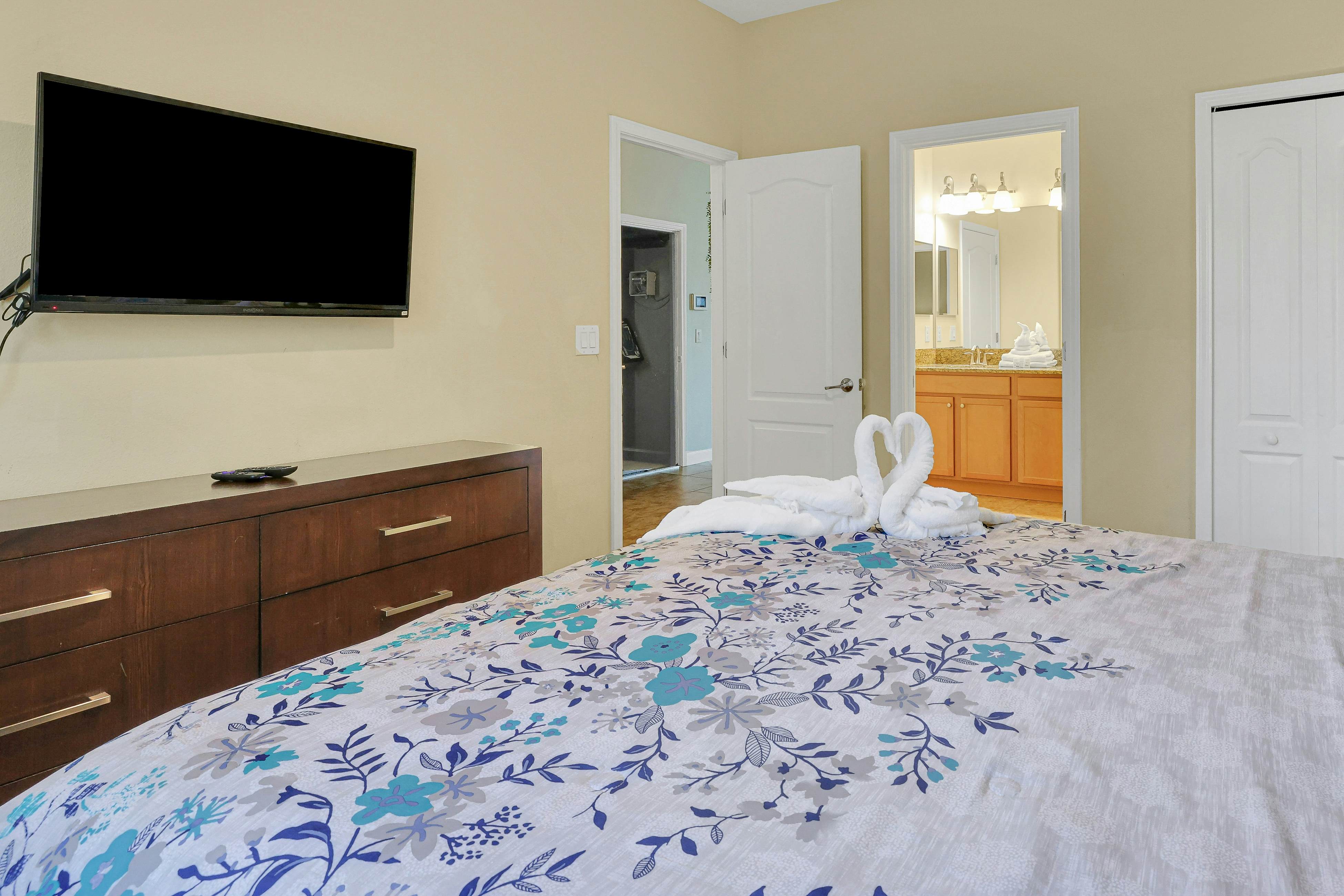 CHG131-1479-9-P - Making Magic on Moon Valley