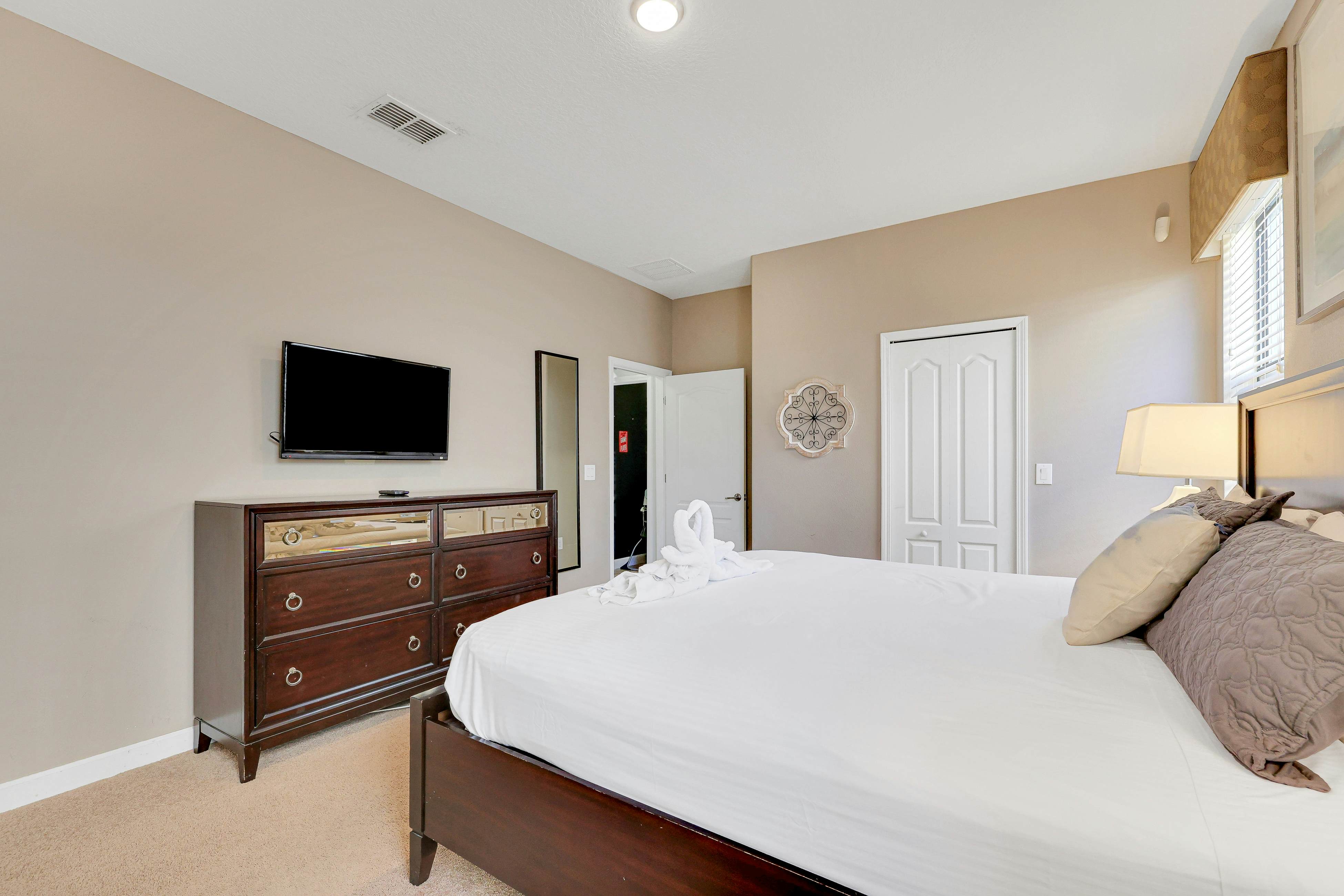 CHG131-1479-9-P - Making Magic on Moon Valley