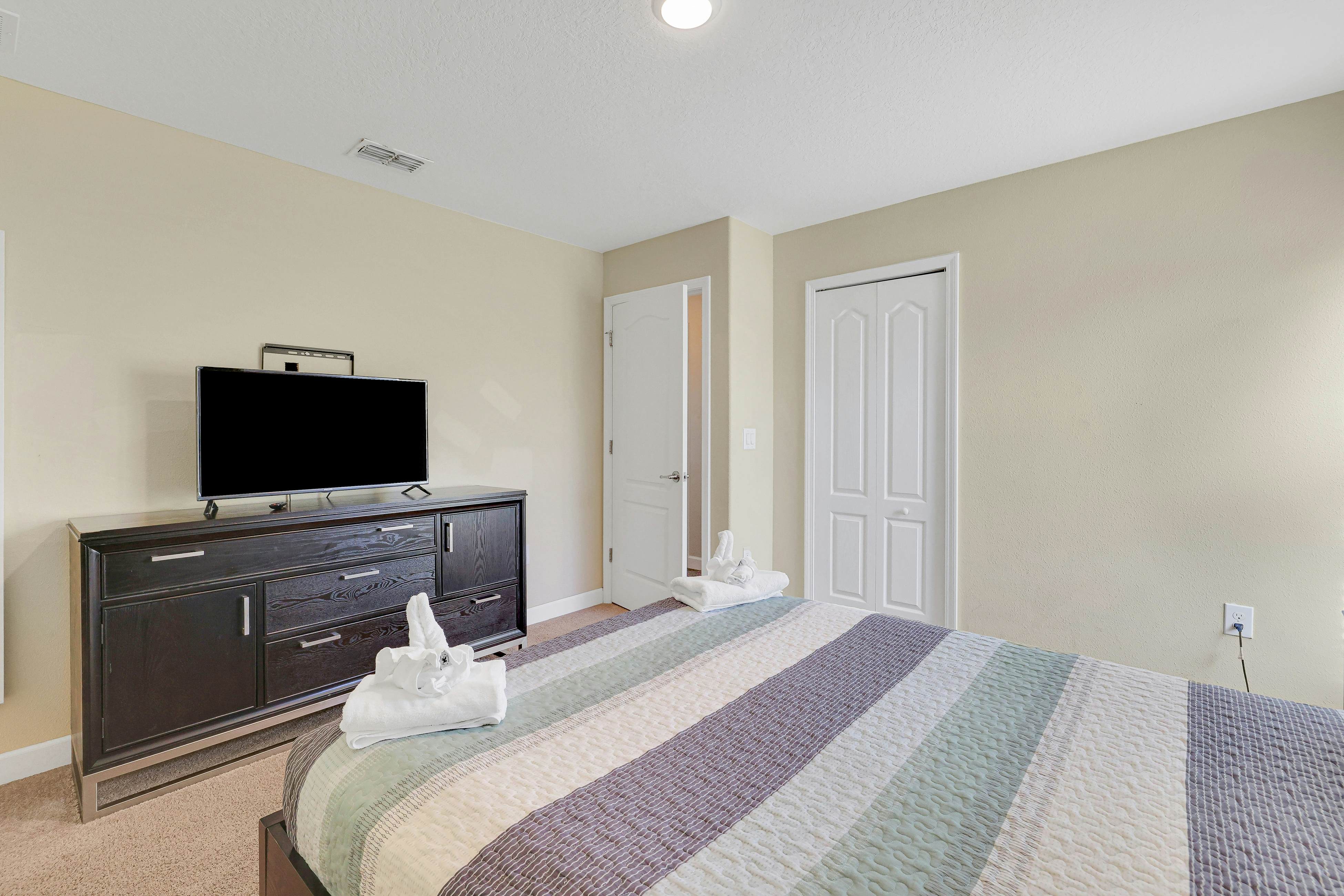 CHG131-1479-9-P - Making Magic on Moon Valley