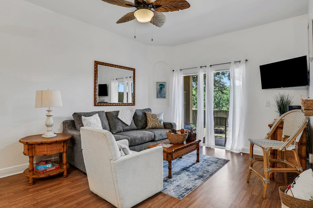 Townhouse near Disney with pool, lazy river, game room, gym, hot tub, volleyball