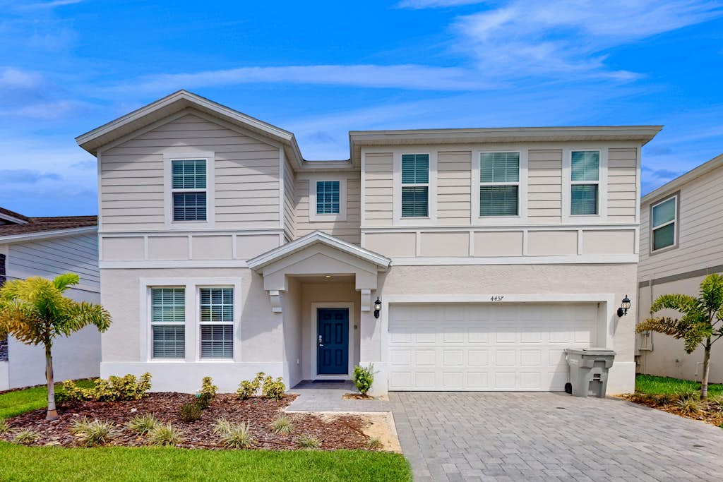 Inviting family-friendly home w/private pool, spa, central AC, & W/D
