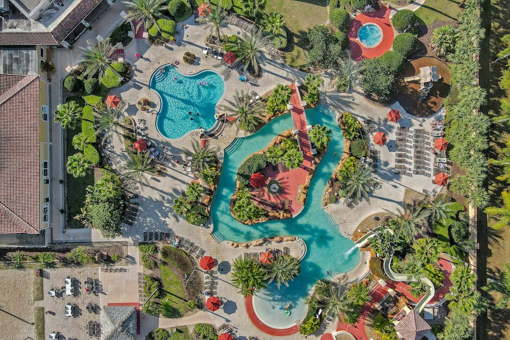 Dog-friendly townhouse with heated pool, lazy river, hot tub, game room, BBQ