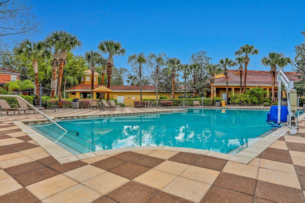 Dog-friendly townhouse with heated pool, lazy river, hot tub, game room, BBQ