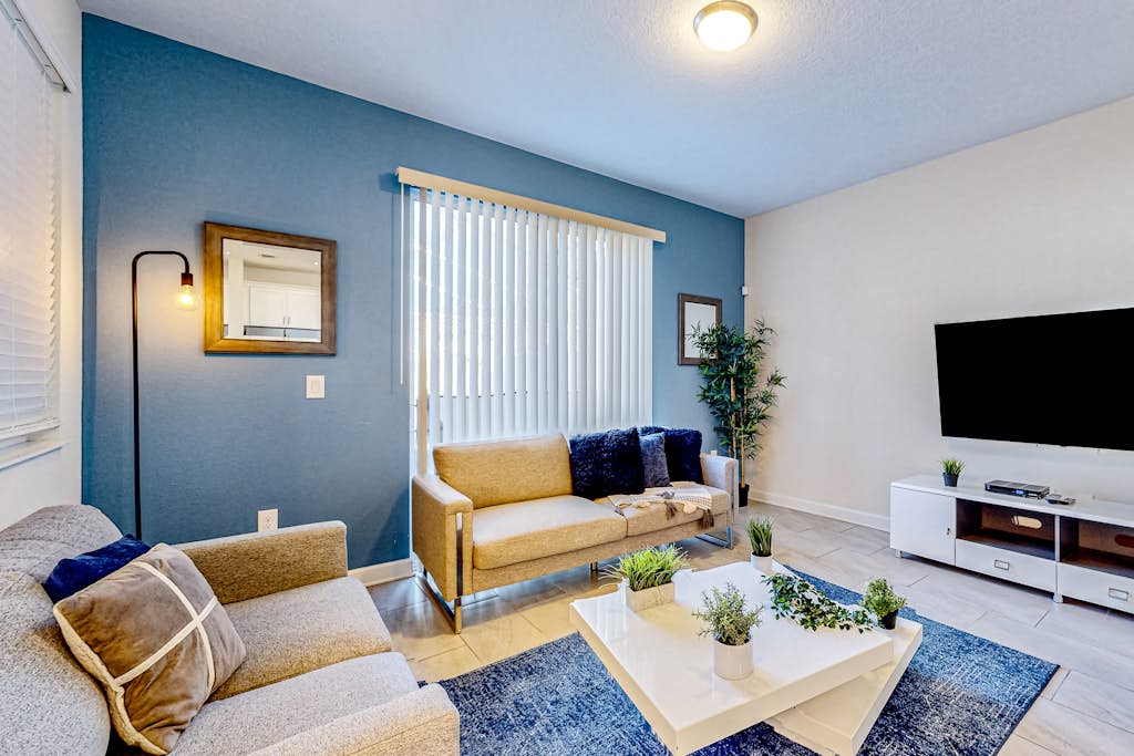Inviting home near theme parks with private heated pool, lanai, patio & W/D