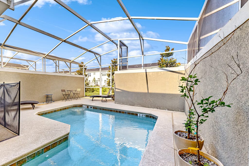 Inviting home near theme parks with private heated pool, lanai, patio & W/D