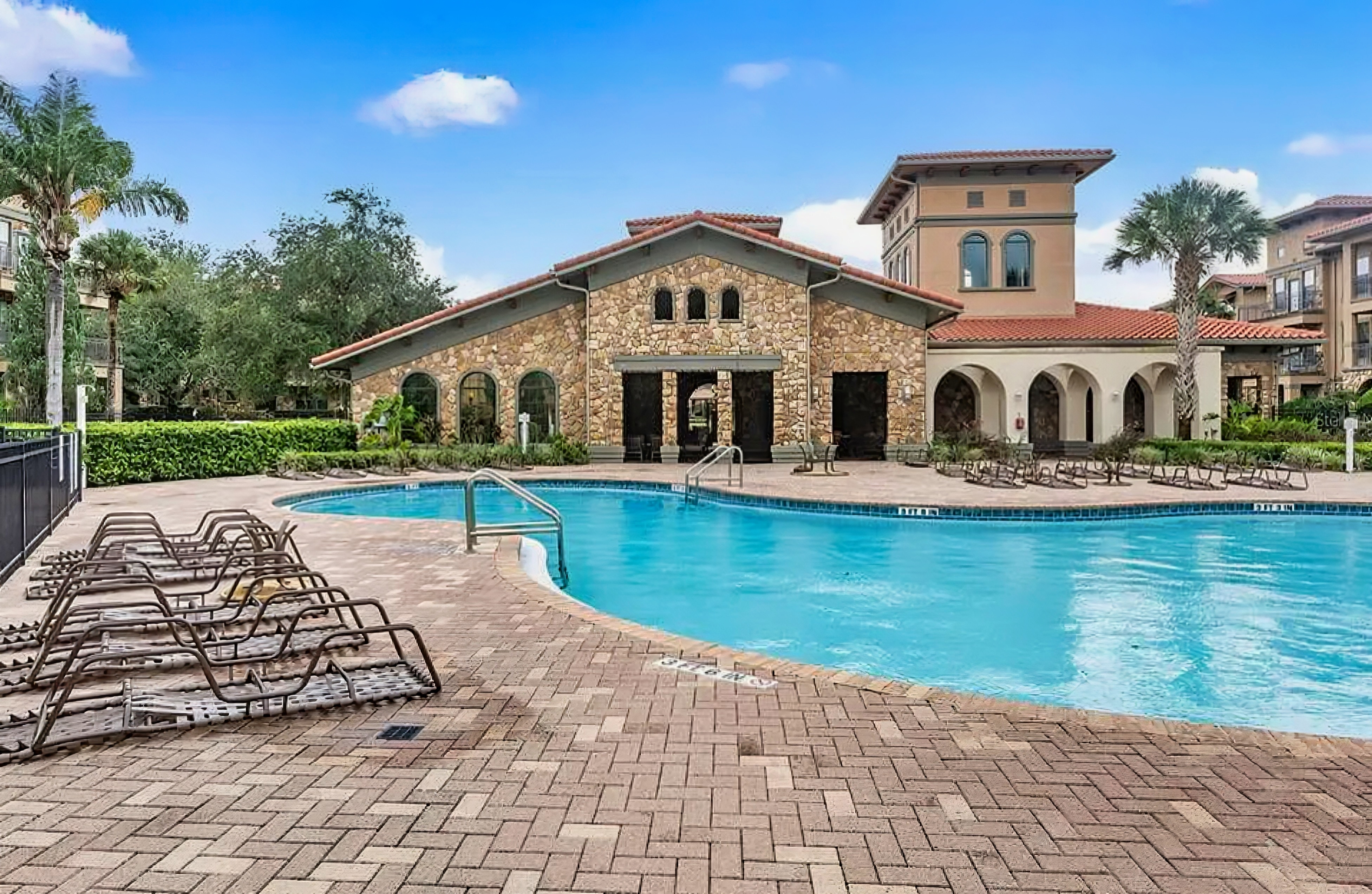 Dog-friendly condo on ground floor with fast WiFi, shared pool, hot tub, & W/D