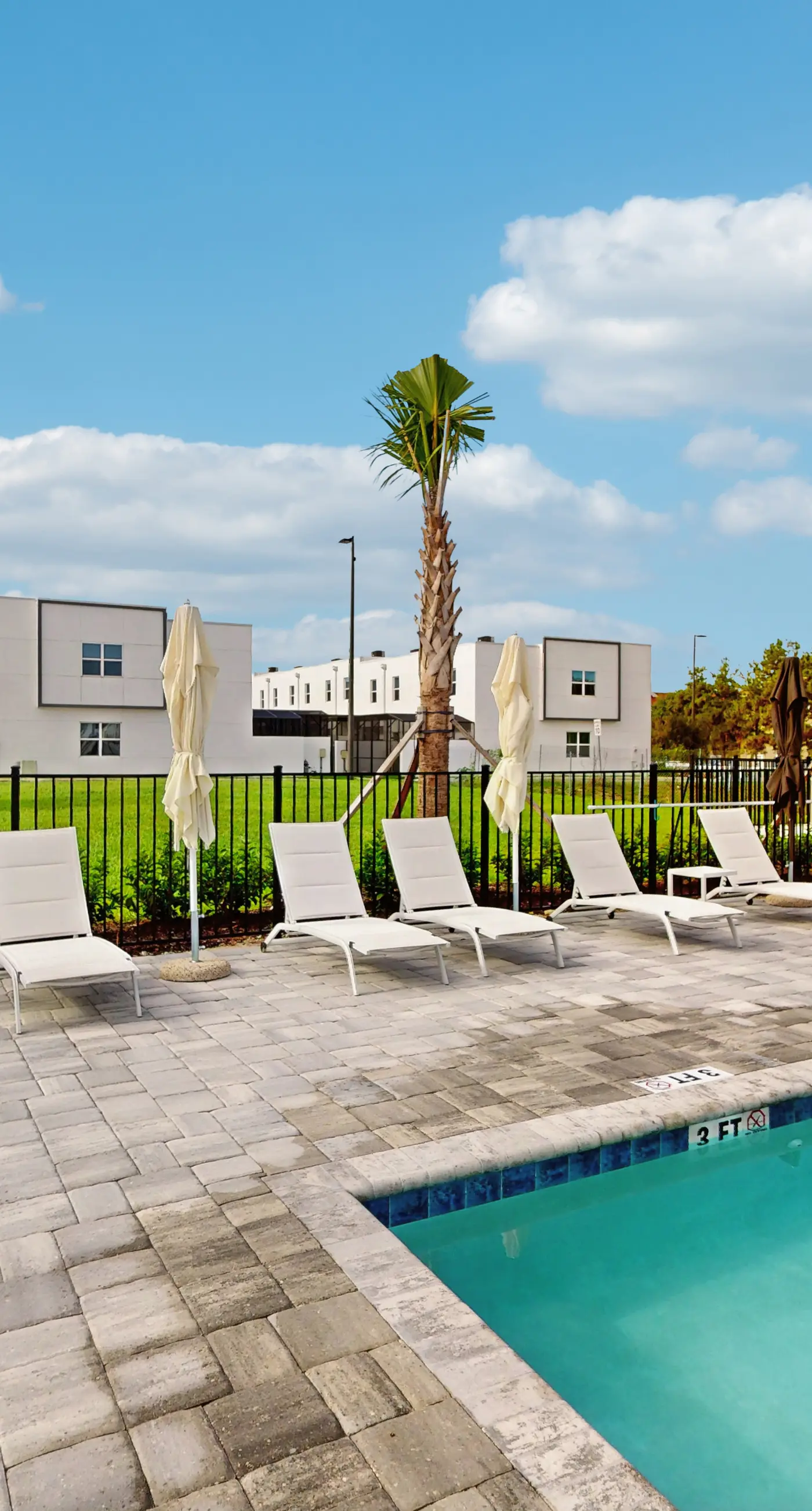 AZU112-605-4-P-Azur Resort 605