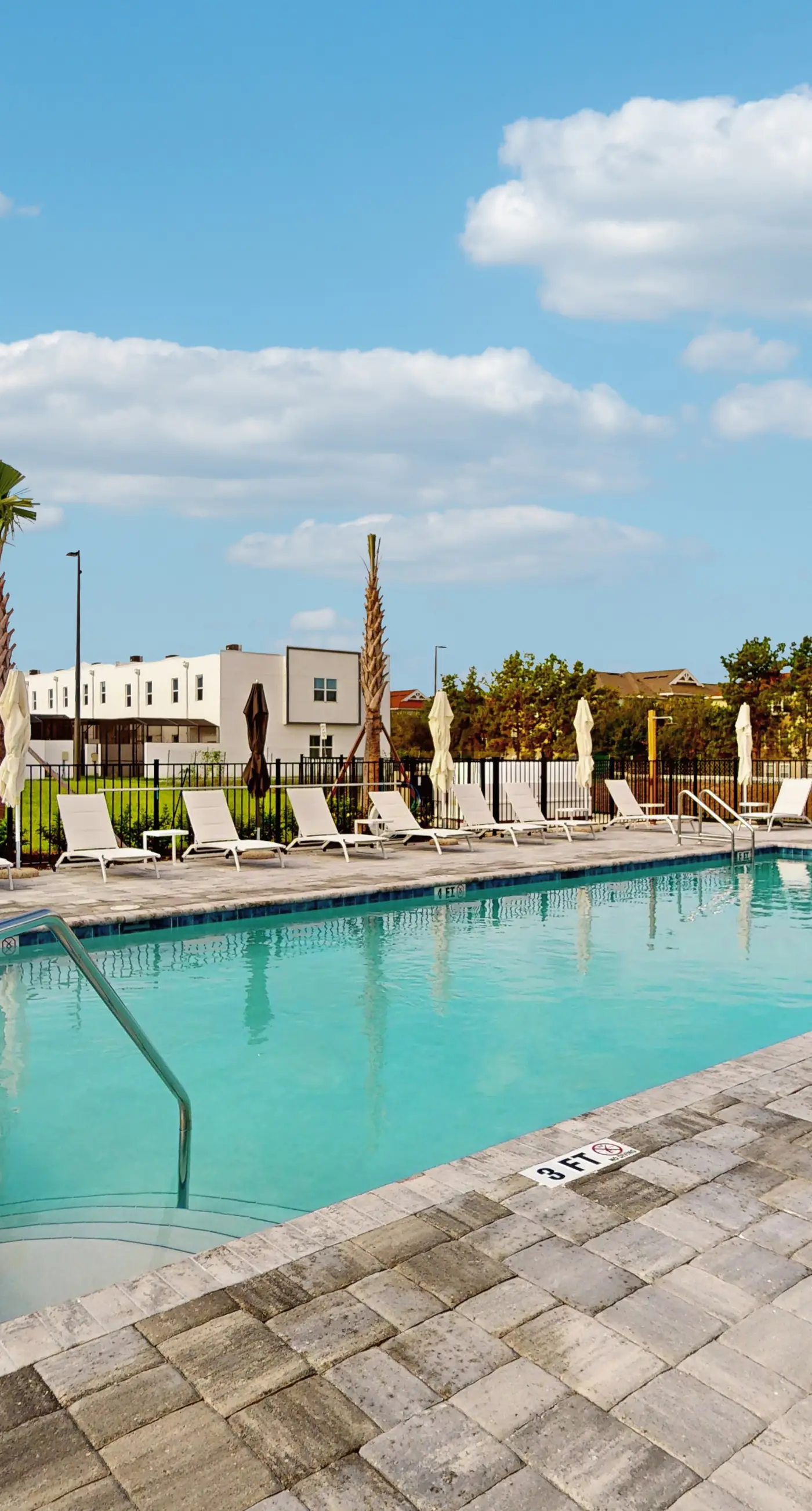 AZU112-605-4-P-Azur Resort 605
