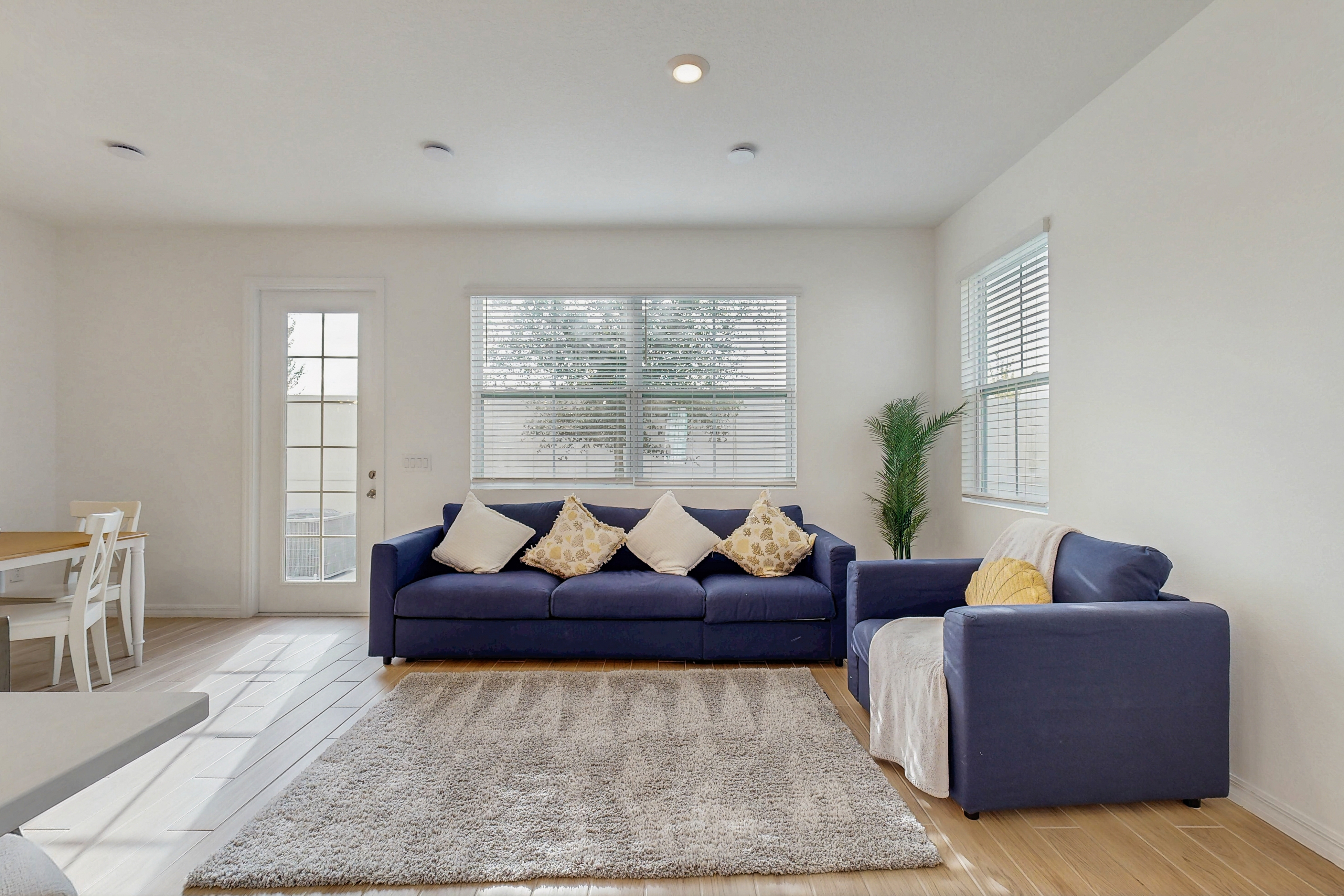 FES106-783-3-Longboat Escape-Longboat Escape