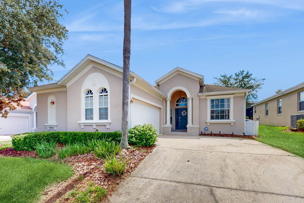 Single-story home with private pool, wifi, central AC, WD and full kitchen