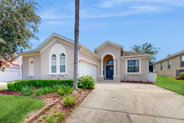 Single-story home with private pool, wifi, central AC, WD and full kitchen