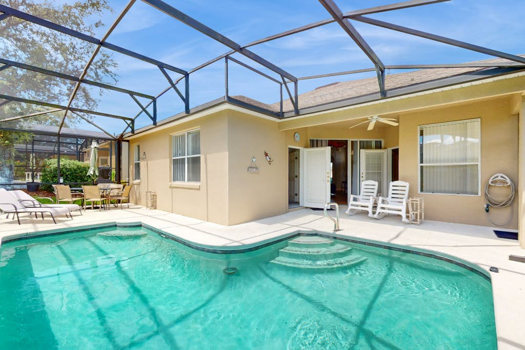 Single-story home with private pool, wifi, central AC, WD and full kitchen