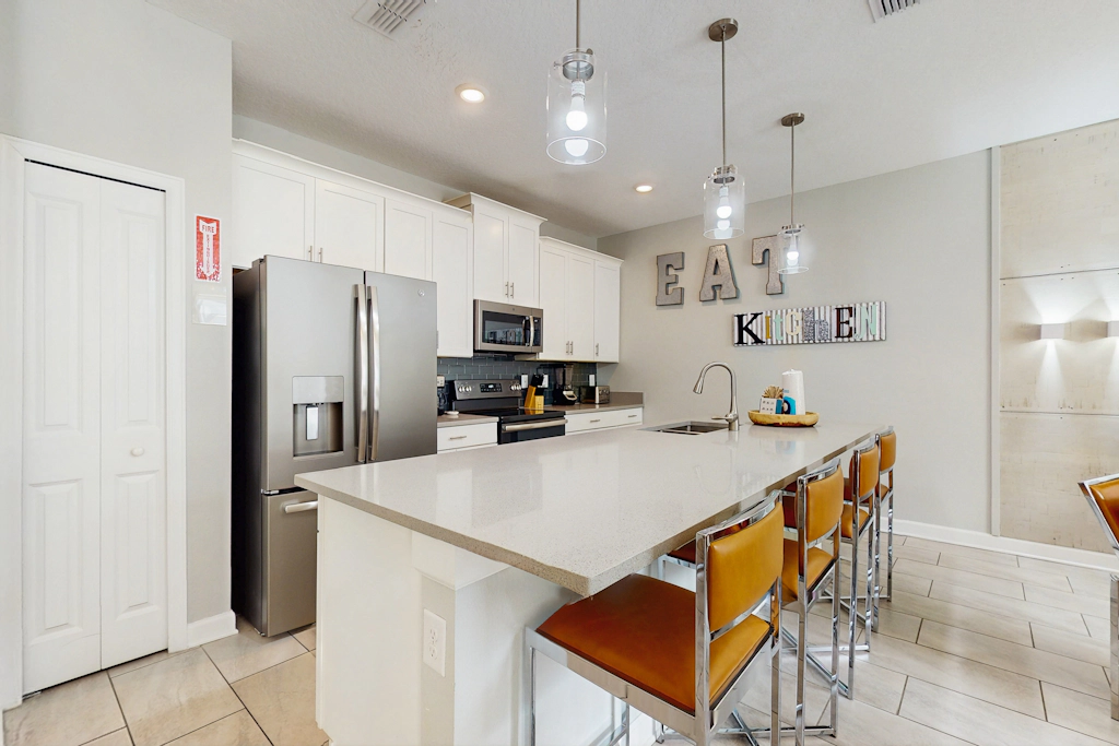 STL131-4826-4-GP - Sunshine & Storybook Stays