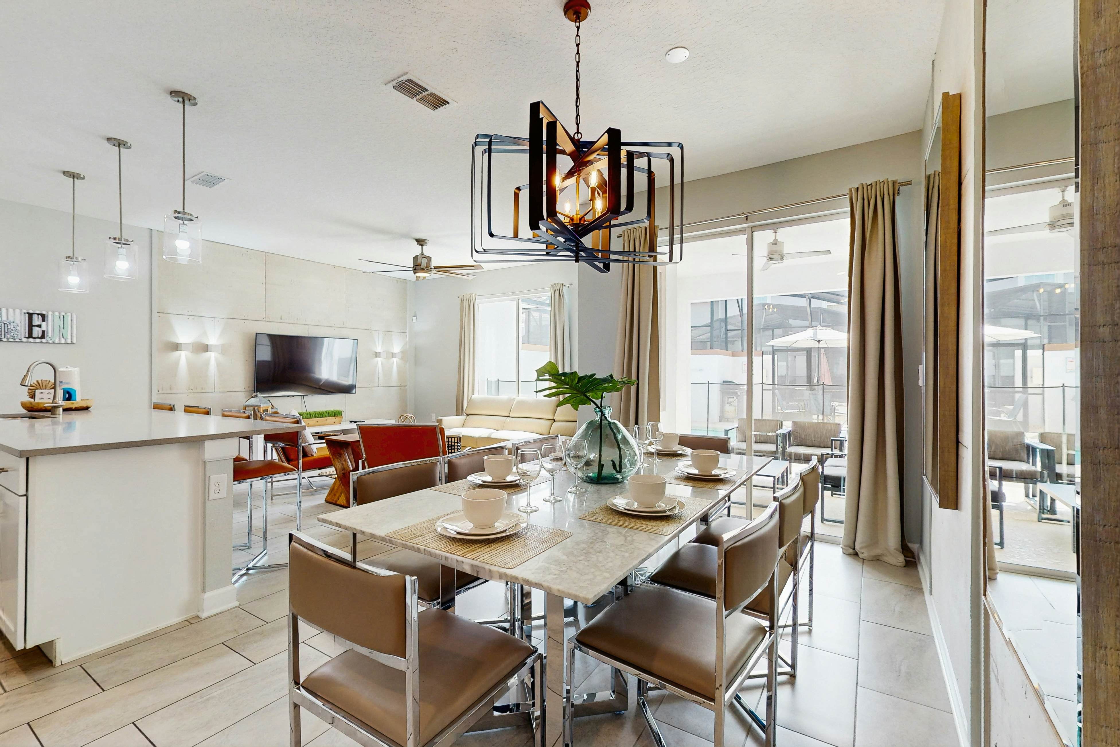 STL131-4826-4-GP - Sunshine & Storybook Stays