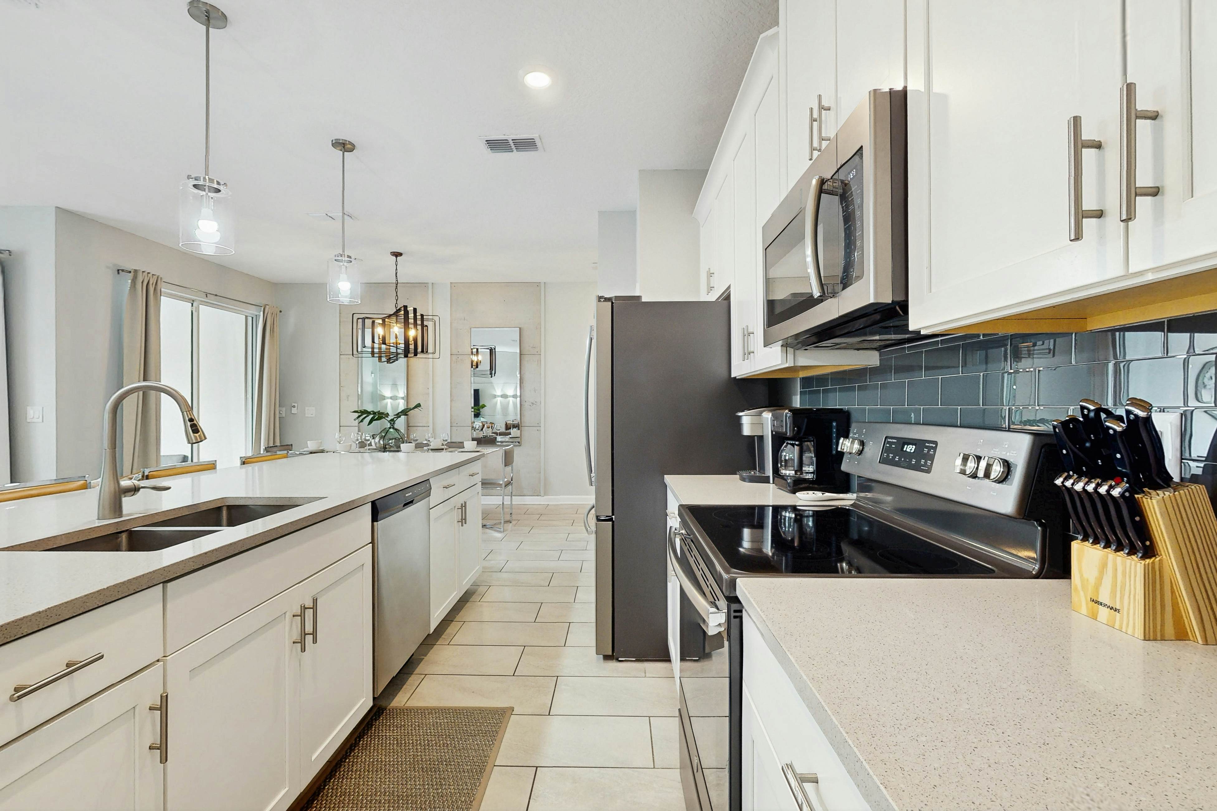 STL131-4826-4-GP - Sunshine & Storybook Stays