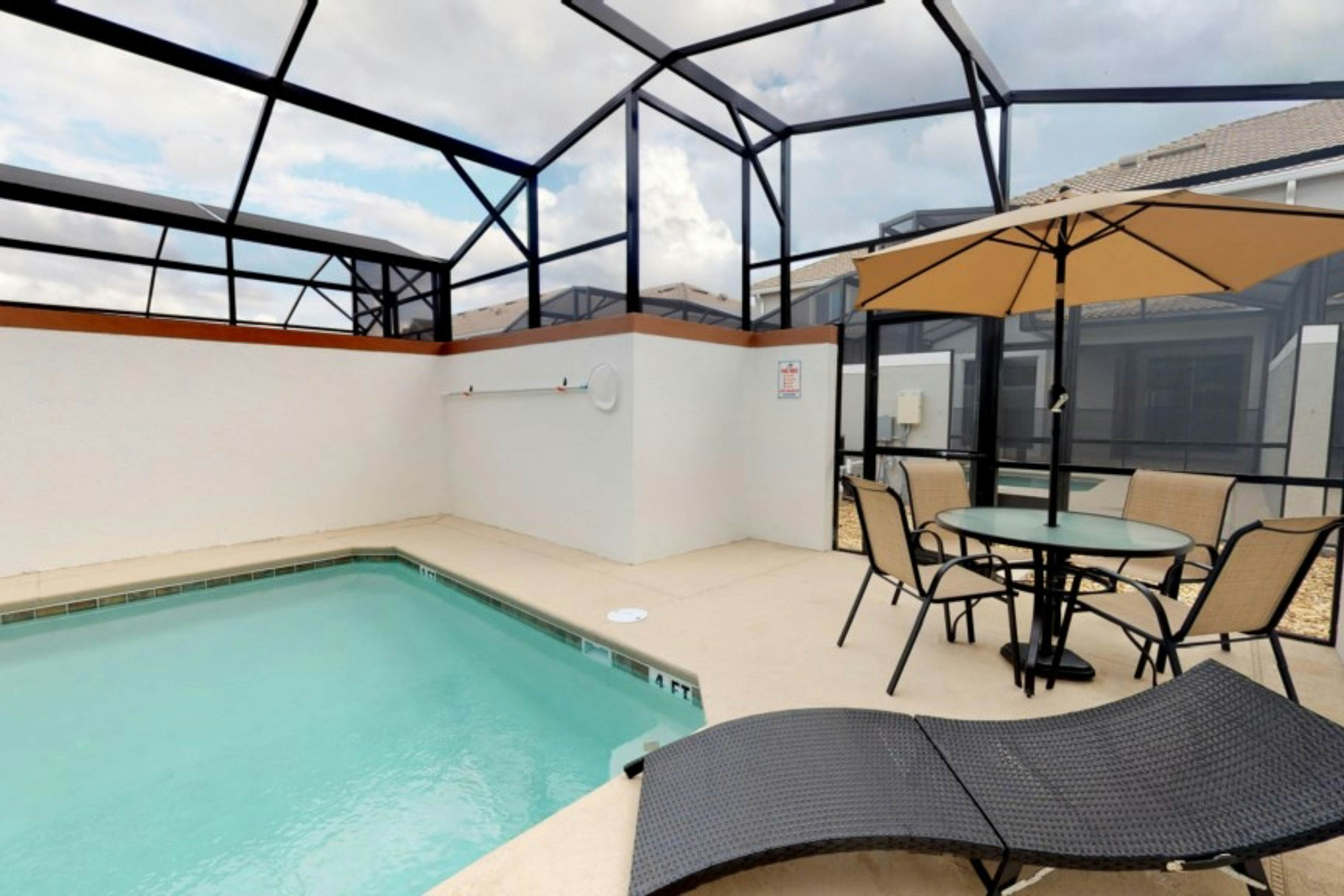 STL131-4826-4-GP - Sunshine & Storybook Stays