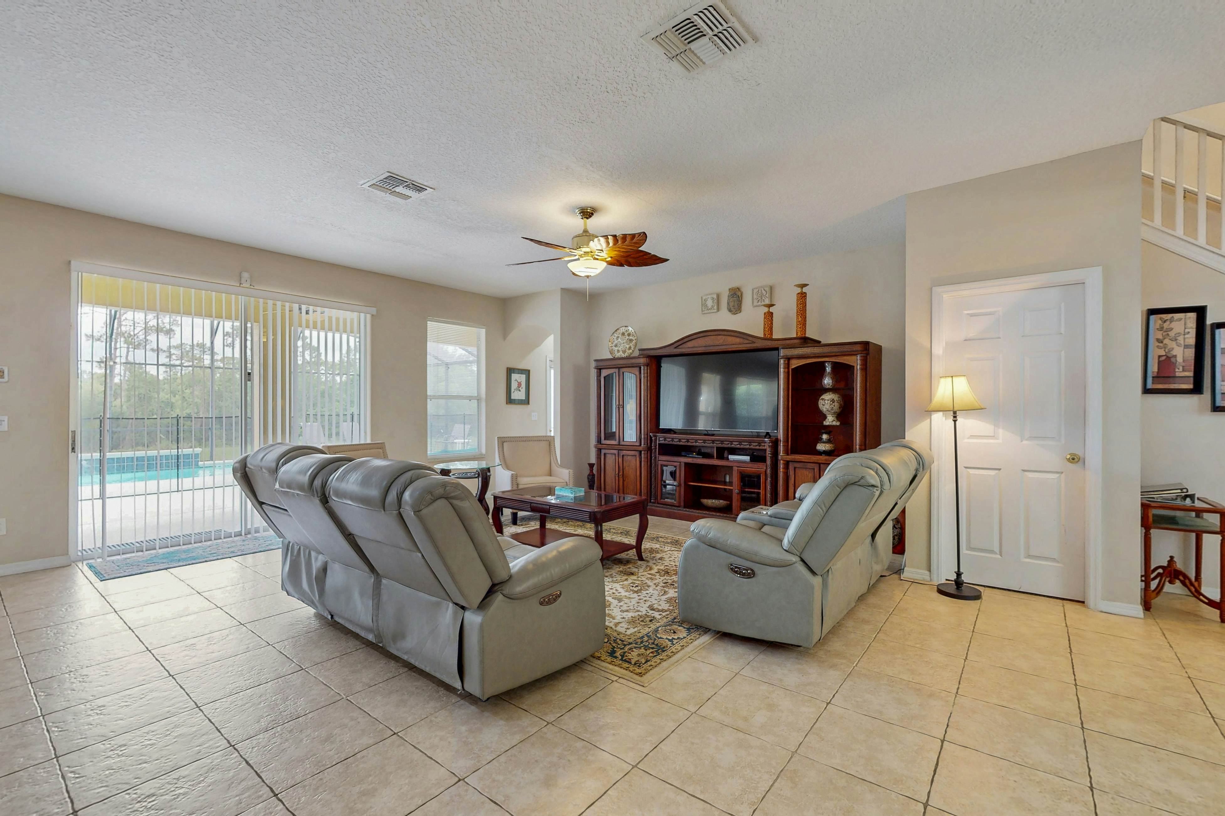 EMI105-8519-7-P-The Seven Emeralds of Isla