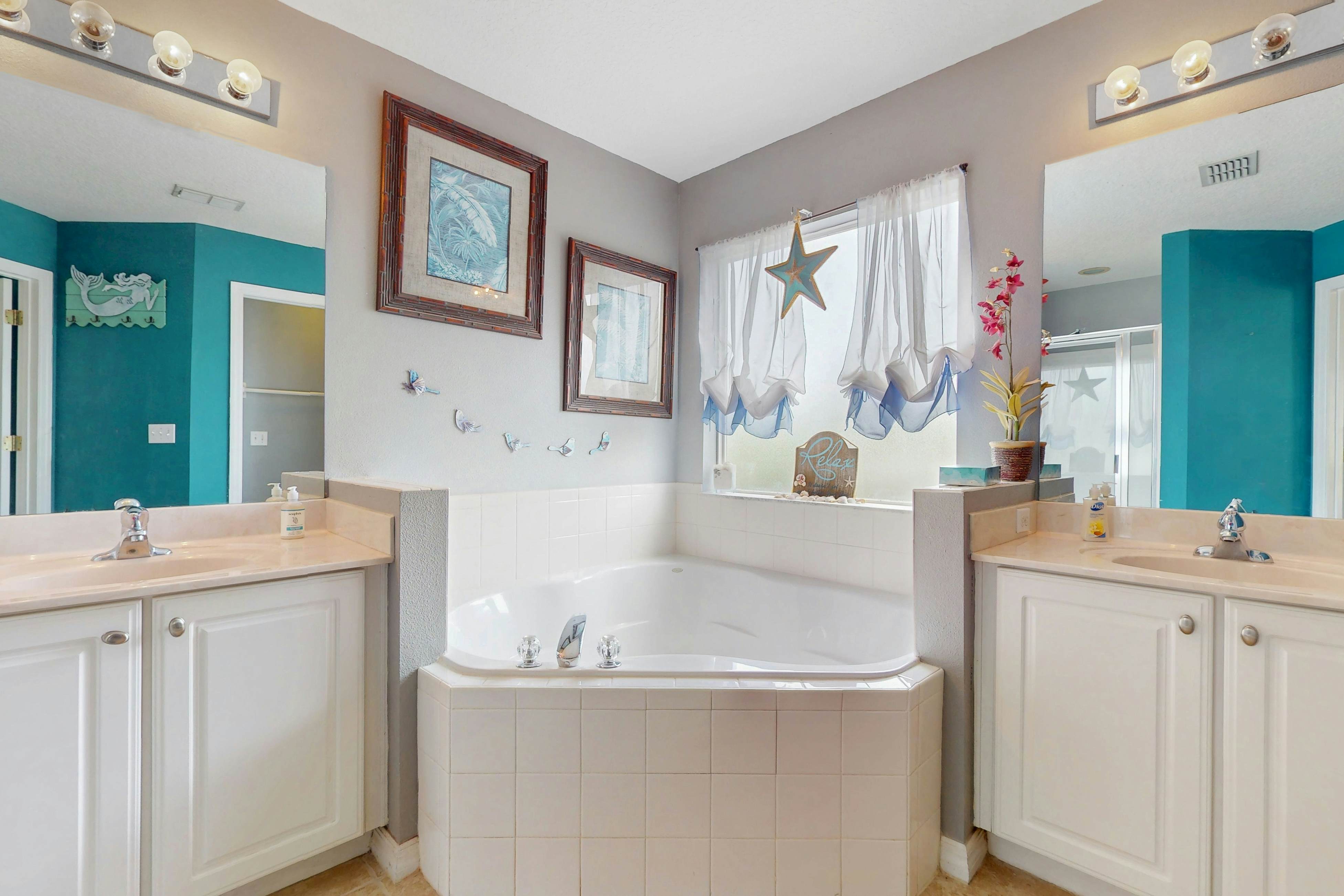 EMI105-8519-7-P-The Seven Emeralds of Isla