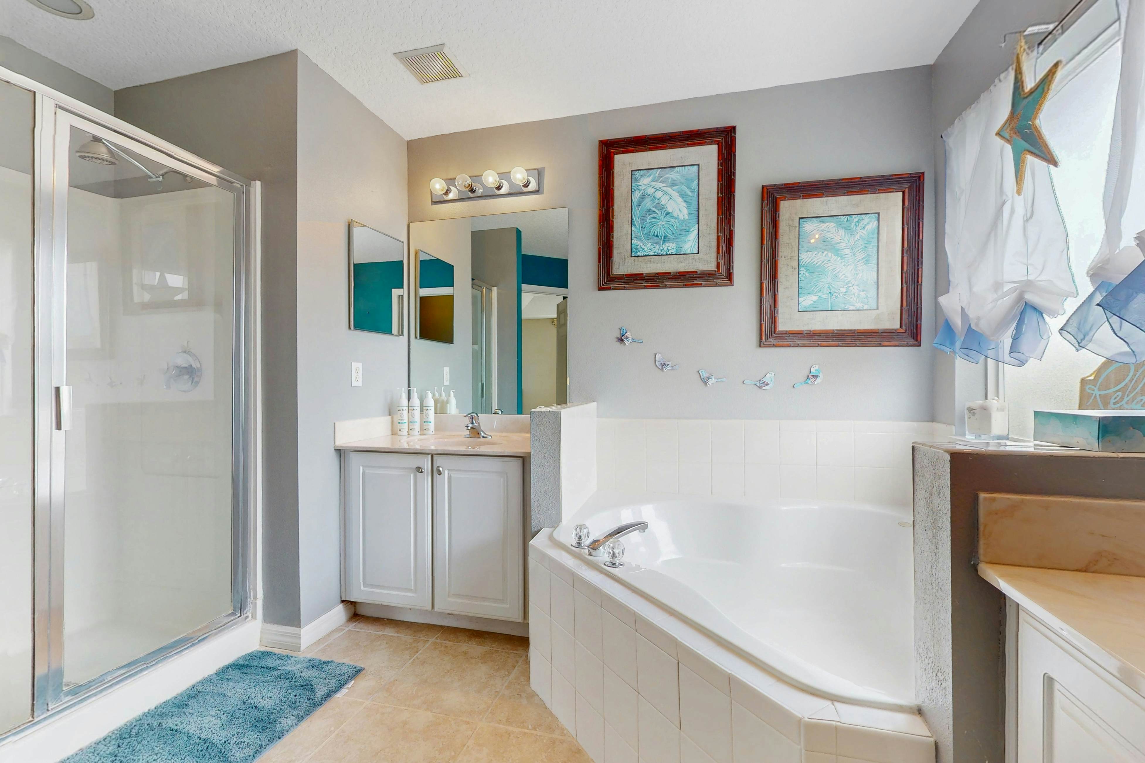 EMI105-8519-7-P-The Seven Emeralds of Isla