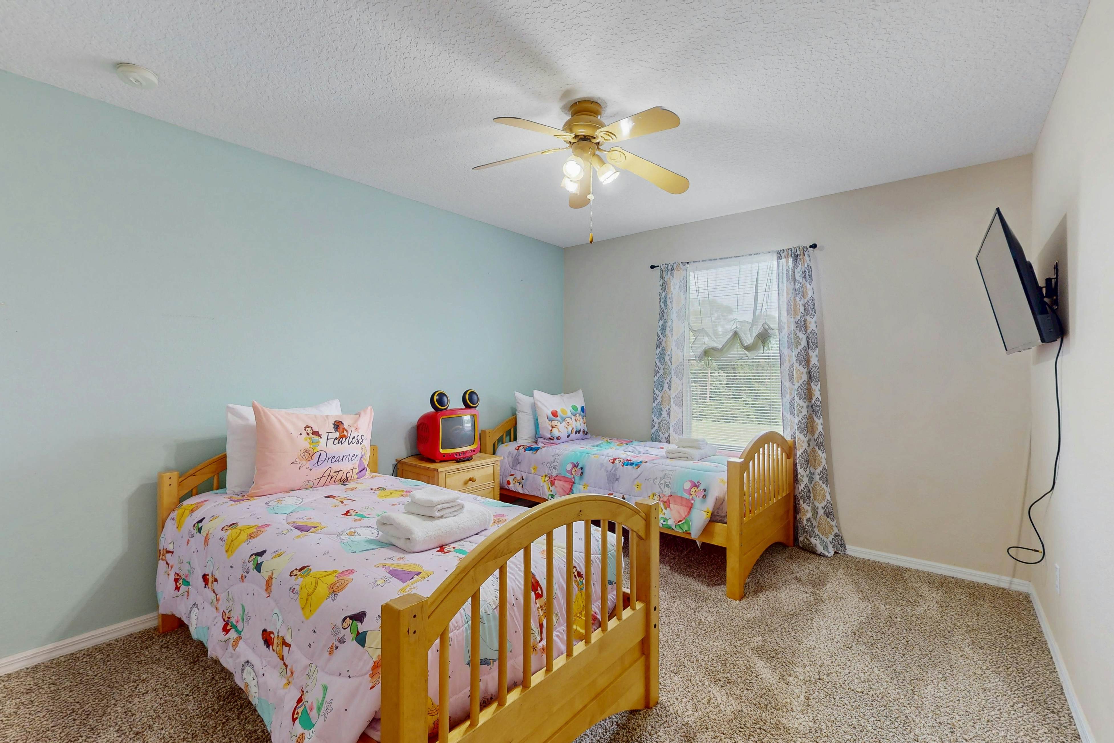 EMI105-8519-7-P-The Seven Emeralds of Isla