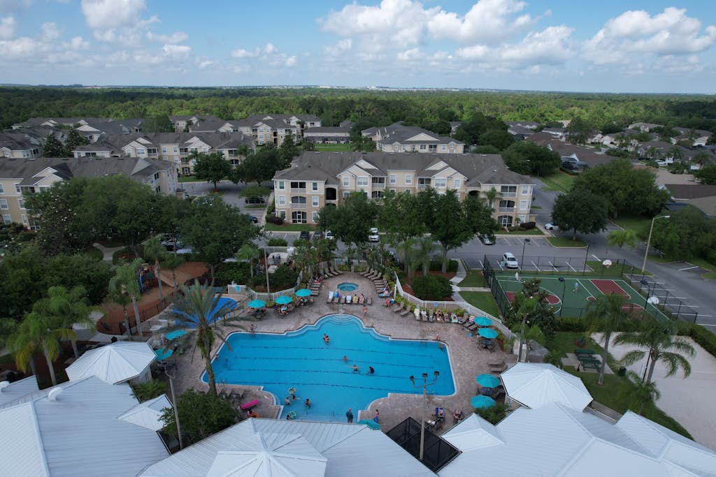 Windsor Palms townhome with WiFi, AC, screened patio, pool, hot tub, & tennis