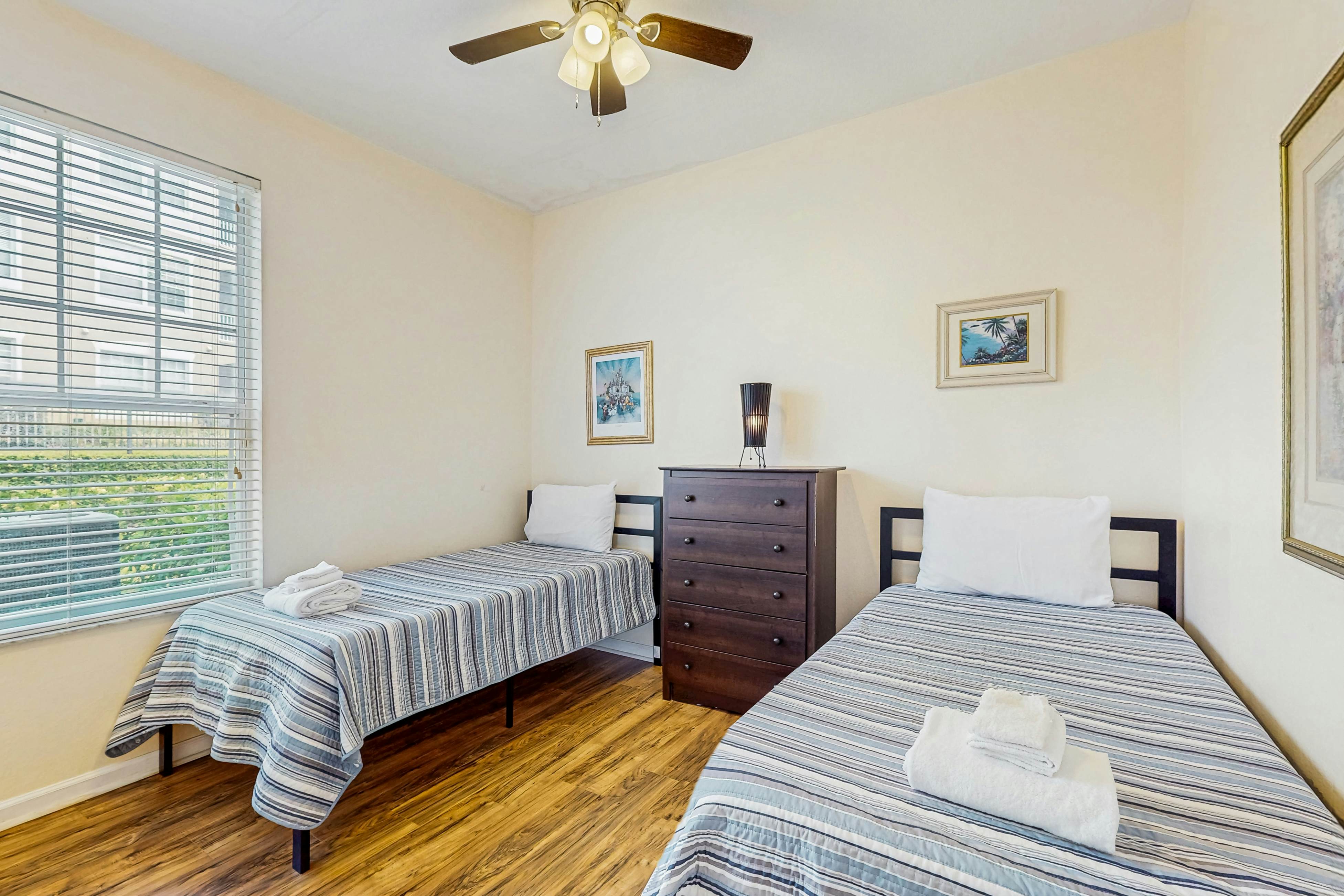 WP103-8105-105-3-Coconut Cool - Windsor Palms