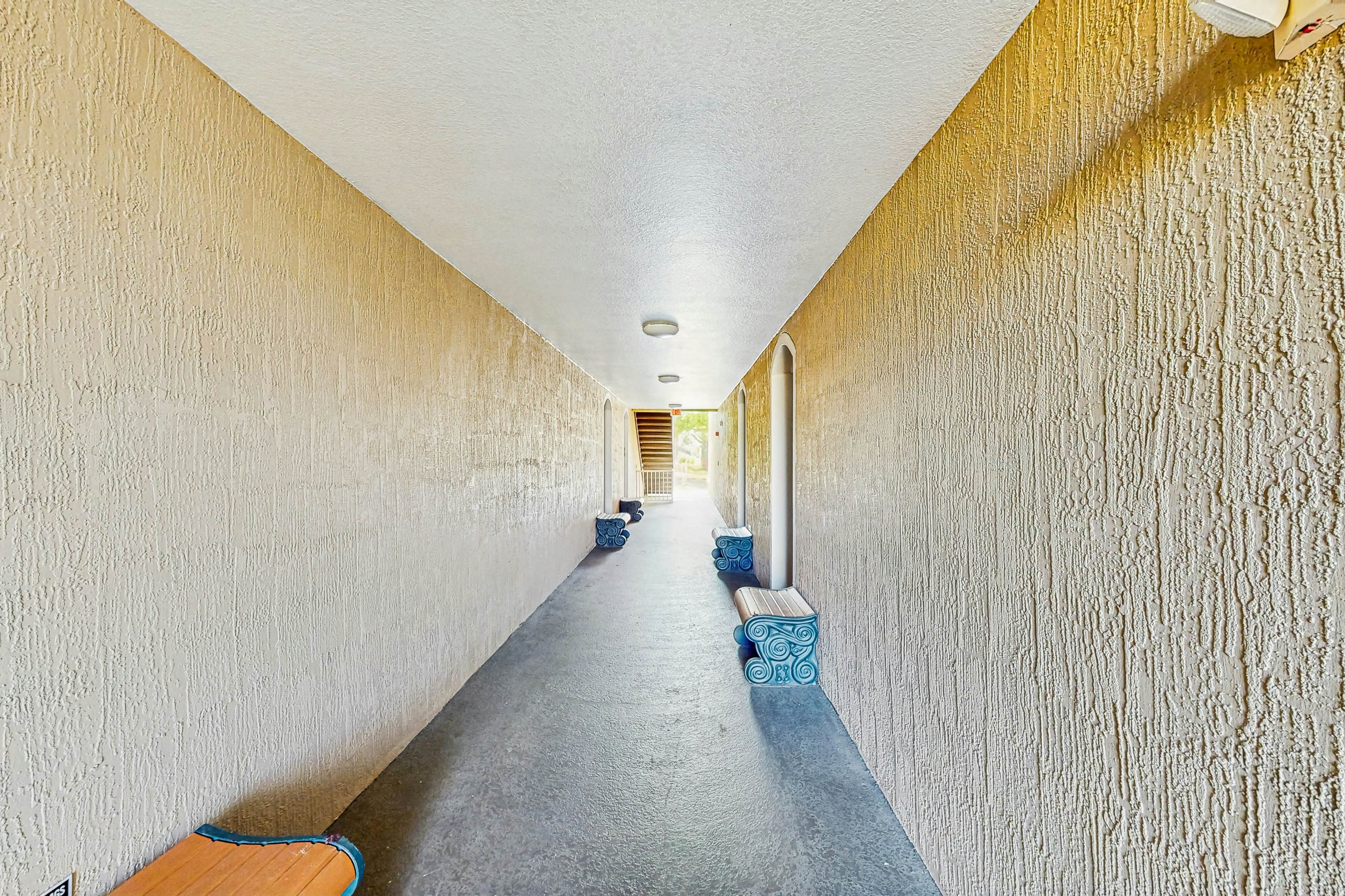 WP103-8105-105-3-Coconut Cool - Windsor Palms