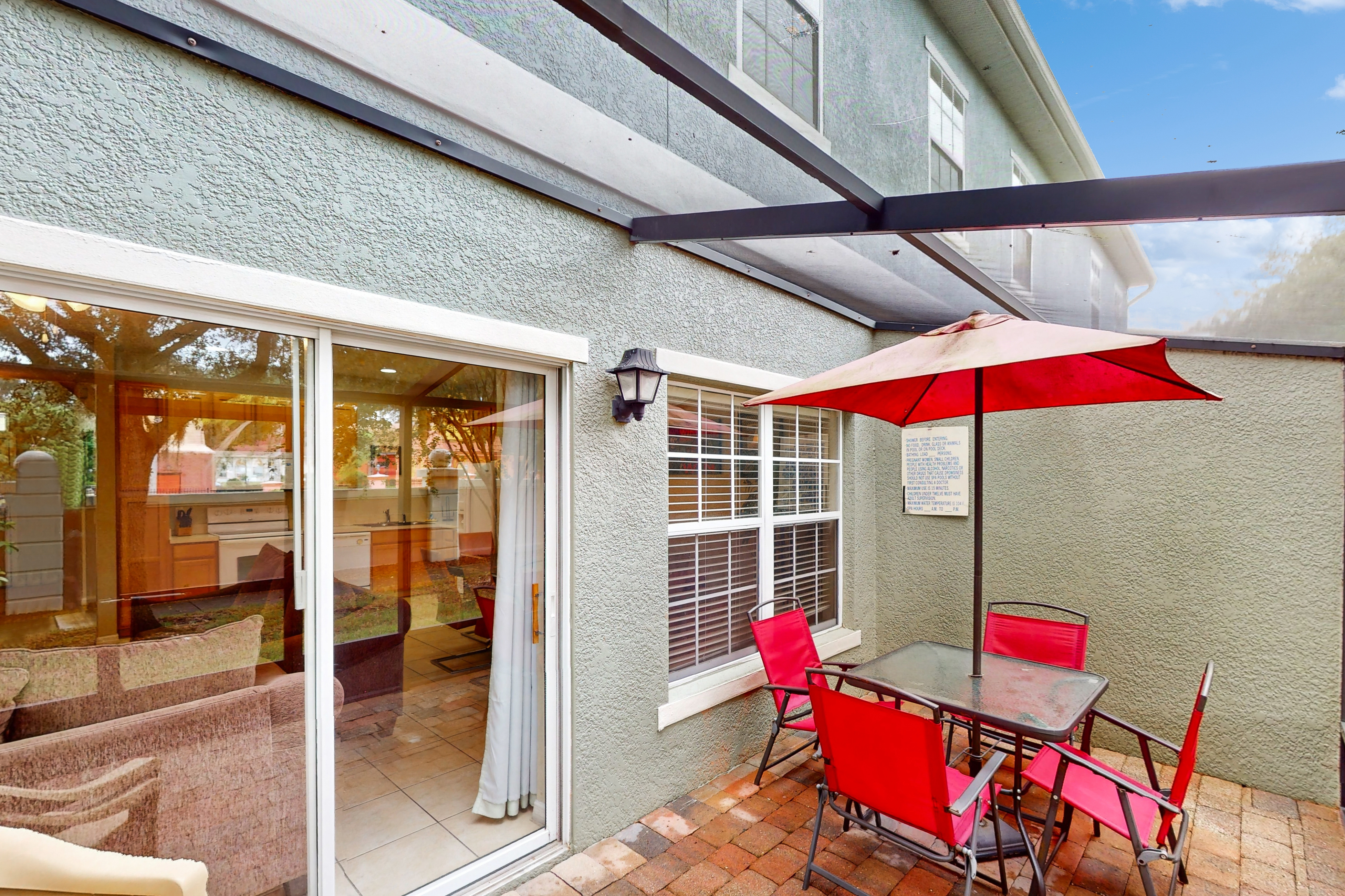 Gated-entry townhome, with shared pool, central AC, near theme parks