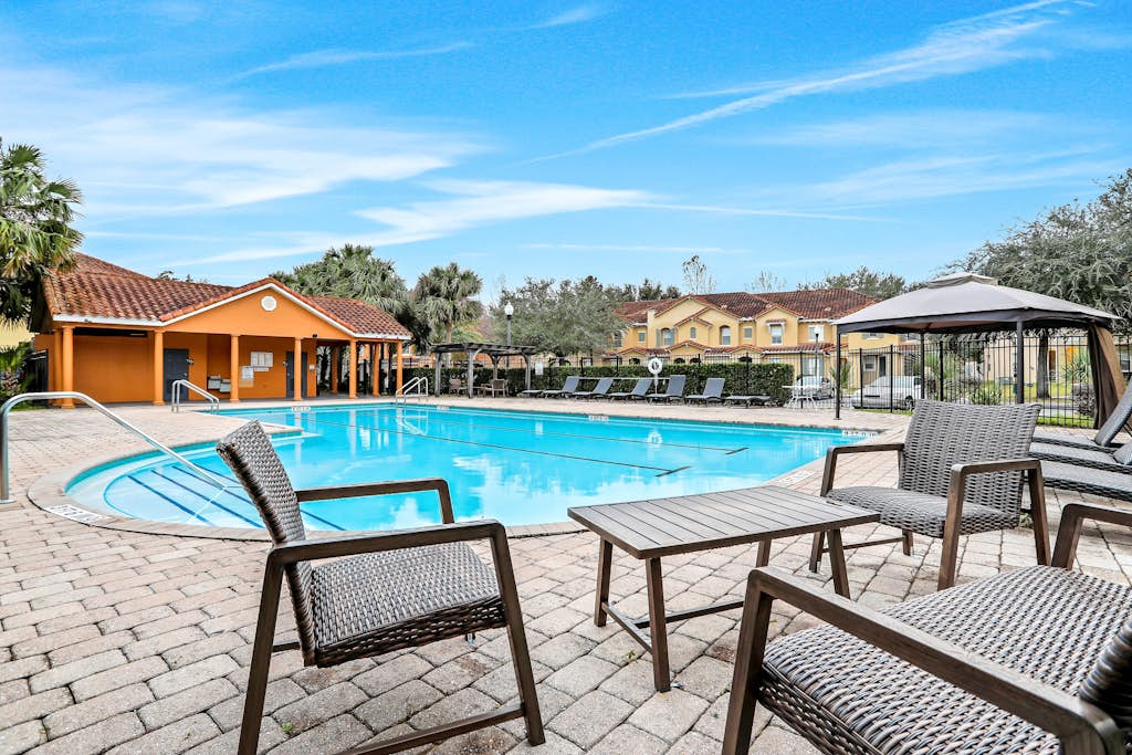 Dog-friendly townhouse near Disney with outdoor pool, patio, streaming, W/D, AC