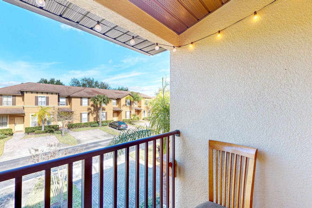 Dog-friendly townhouse with heated pool, lazy river, hot tub, game room, BBQ