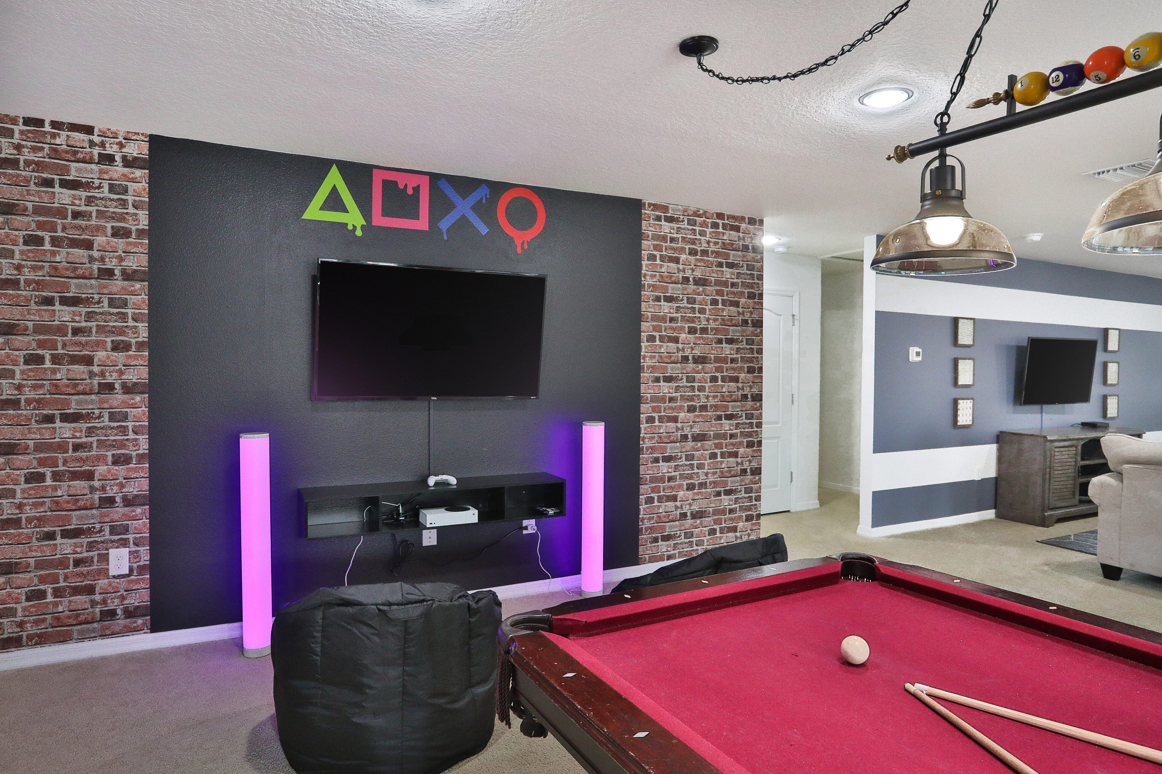 Gorgeous home with private pool with spa, pool table & gas grill