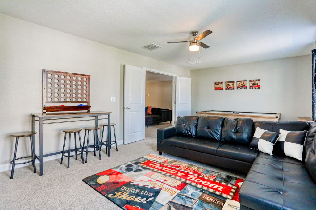 Spacious home with private pool, clubhouse - near theme parks