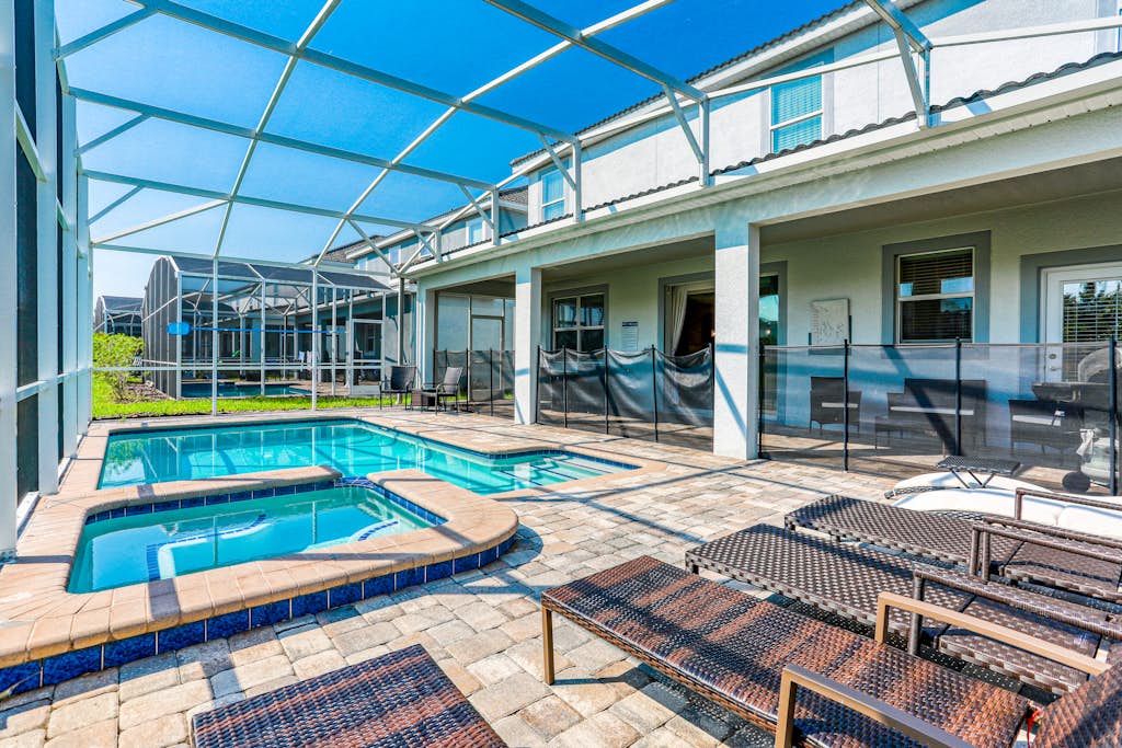 Spacious home with private pool, clubhouse - near theme parks