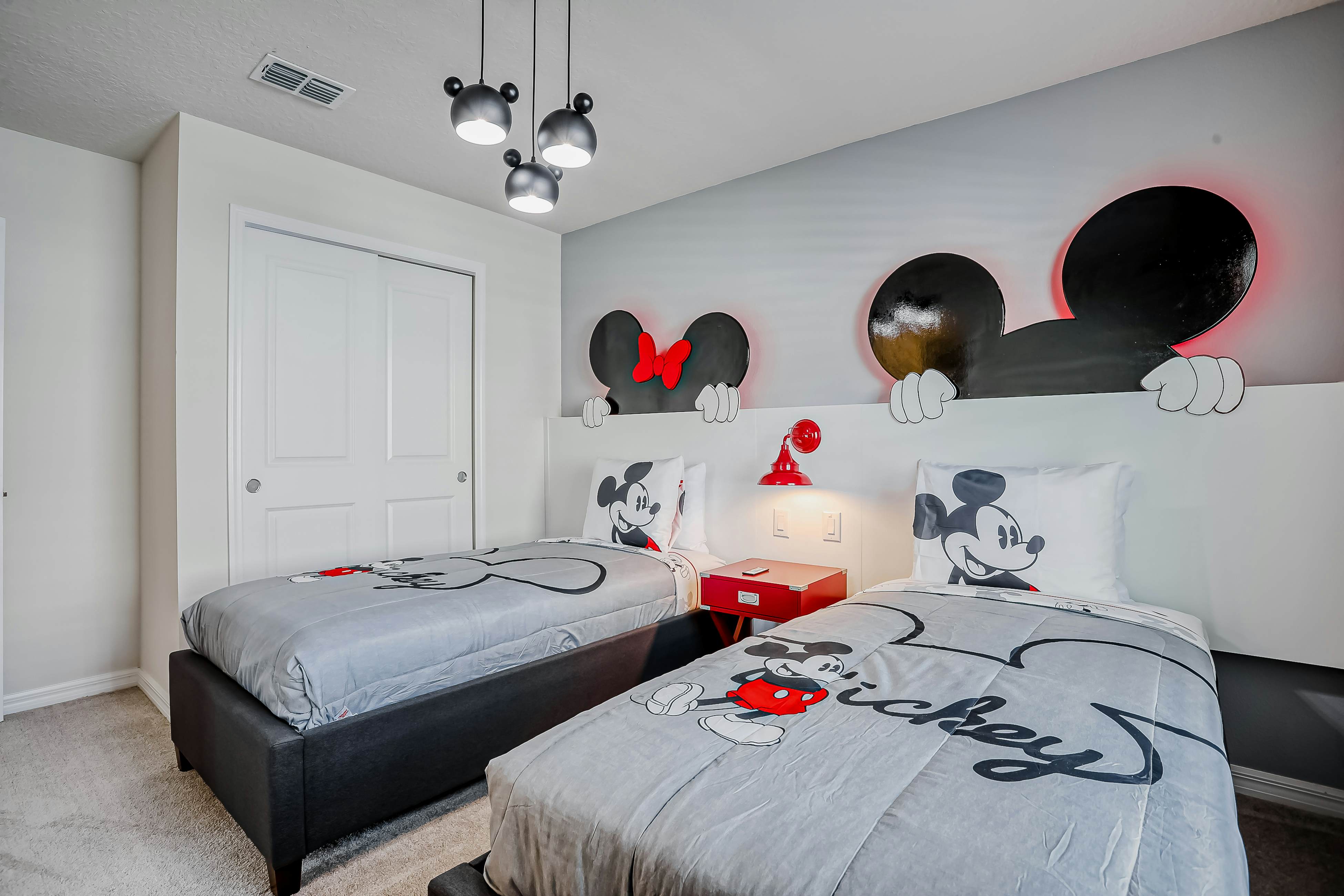 WI114-1990-9-P - Summer Magic - Windsor Island Resort