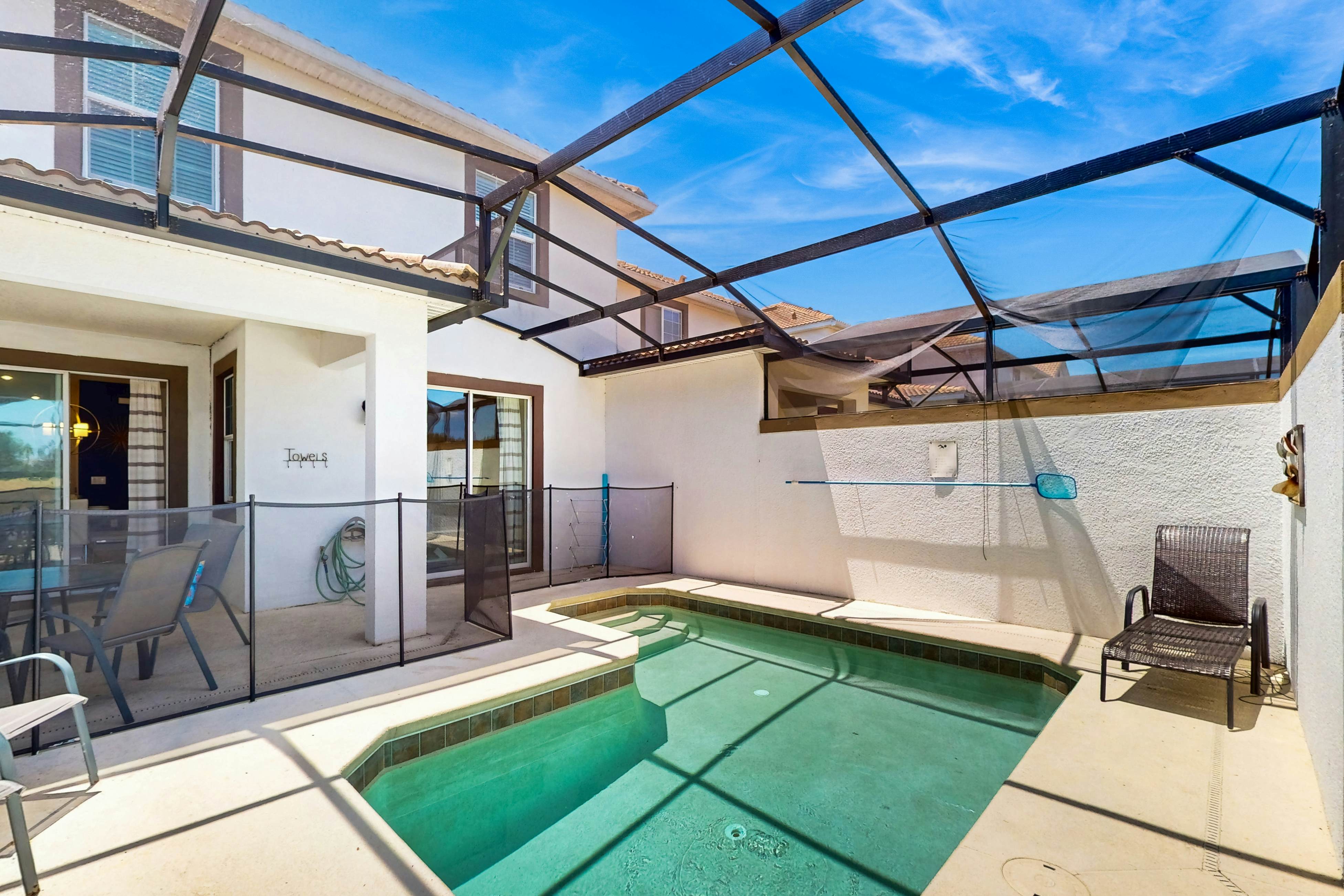 CHG119-8993-4-GP - Max n Relax - Champions Gate