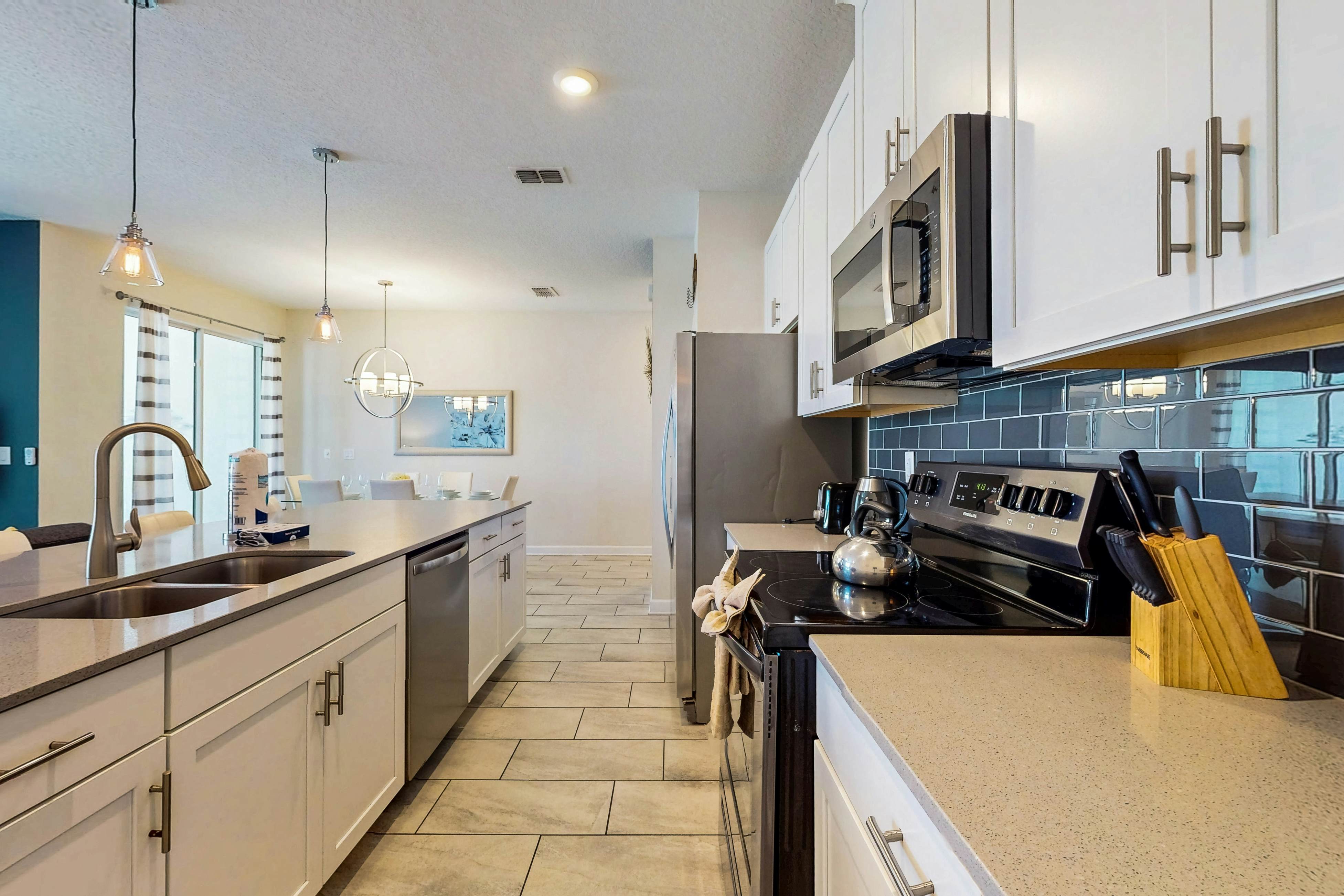 CHG119-8993-4-GP - Max n Relax - Champions Gate