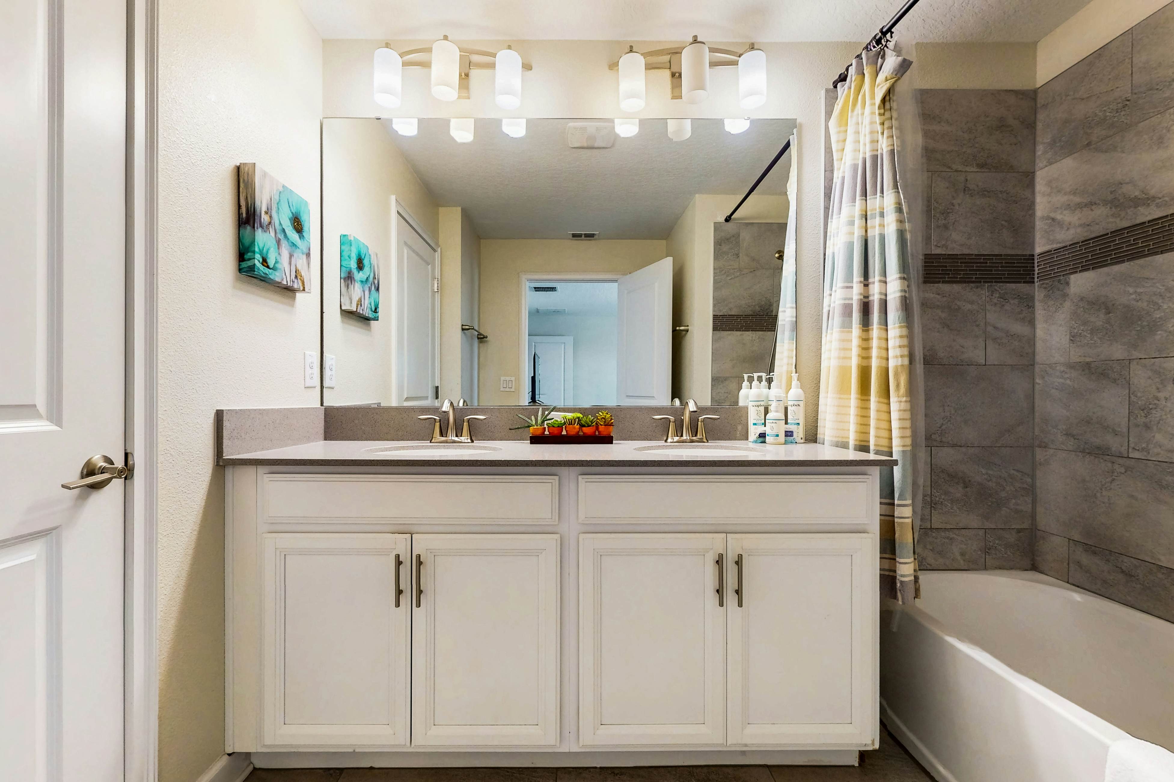 CHG119-8993-4-GP - Max n Relax - Champions Gate