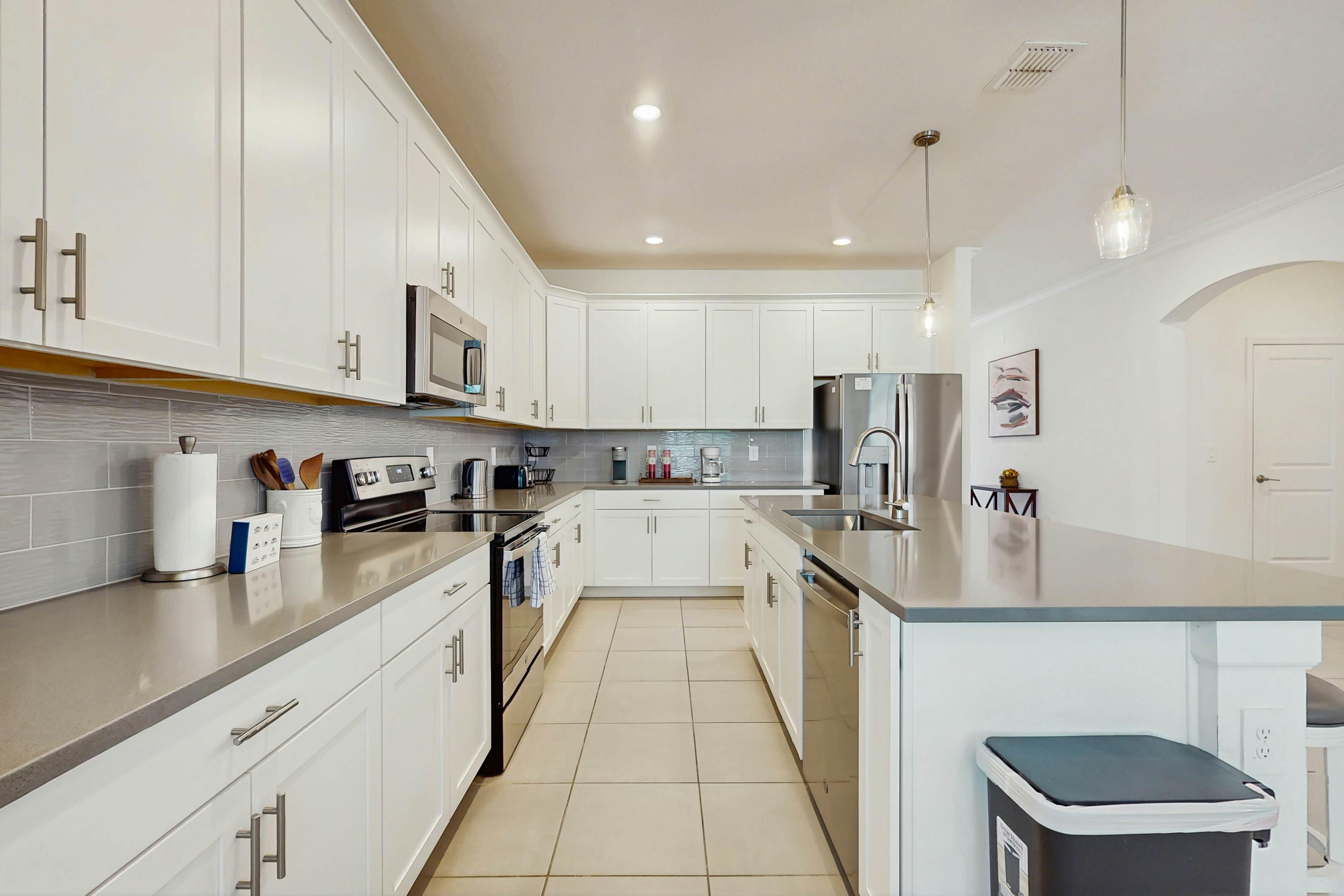 CHG136-8960-6-GP - The Modern Pearl