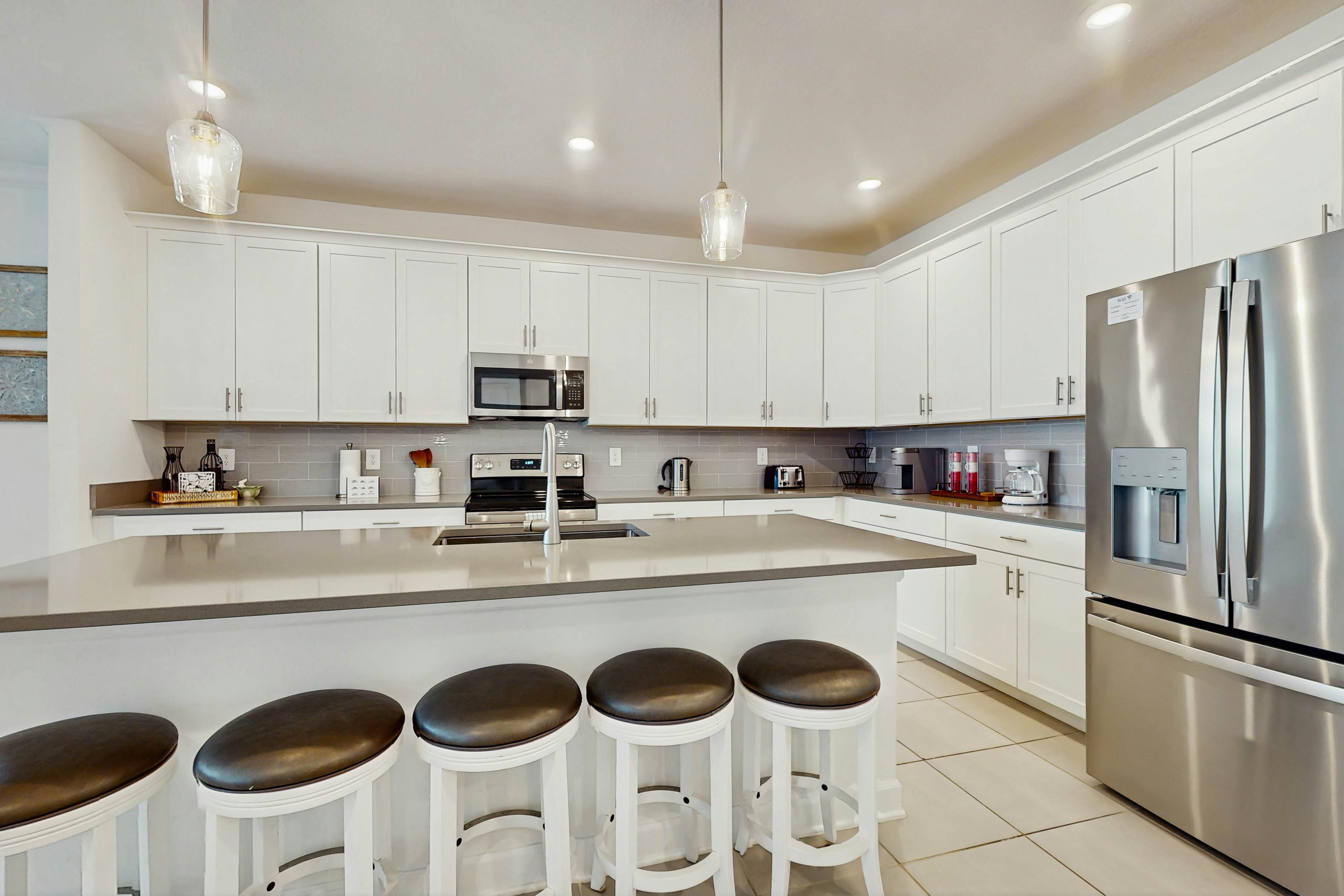 CHG136-8960-6-GP - The Modern Pearl