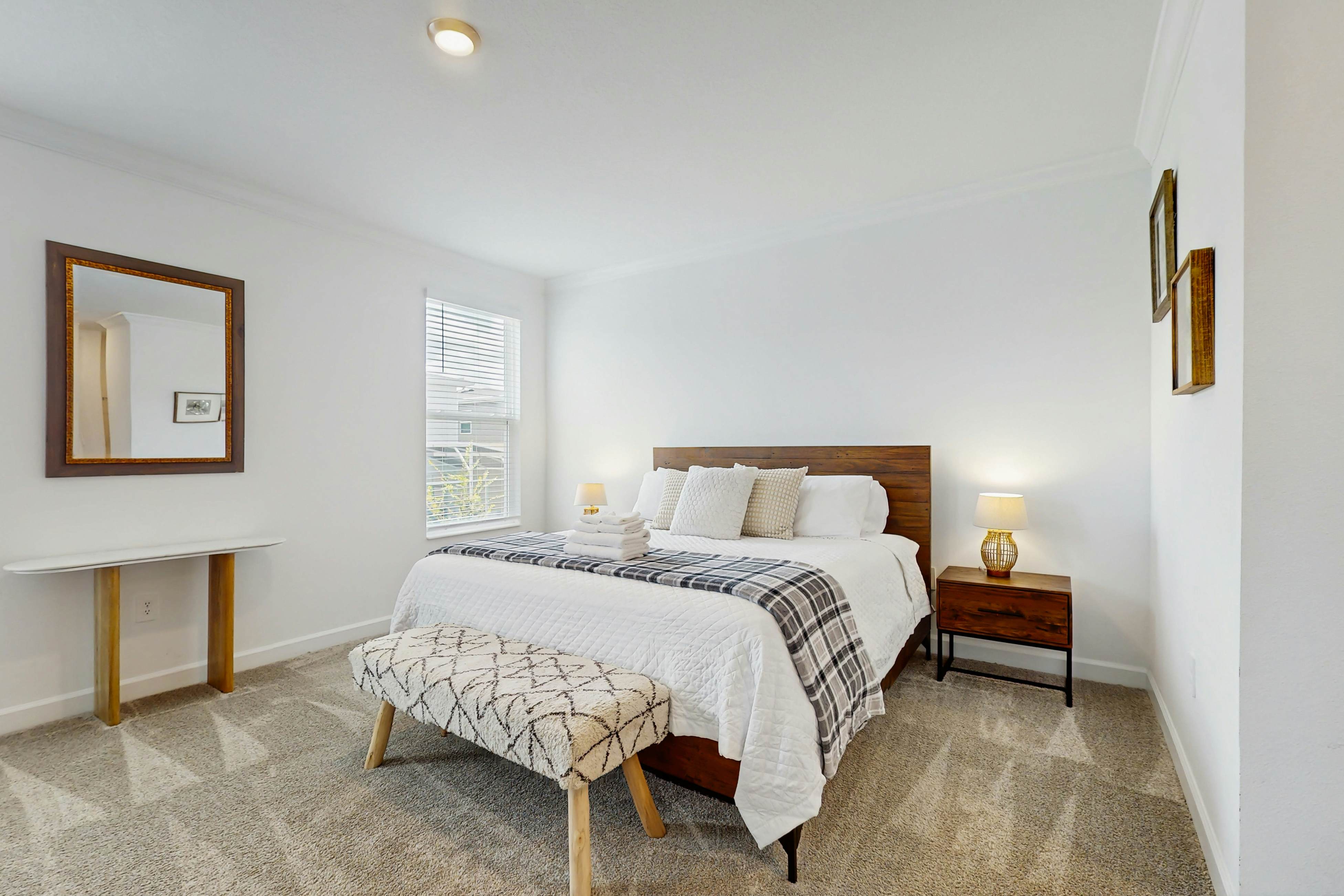 CHG136-8960-6-GP - The Modern Pearl