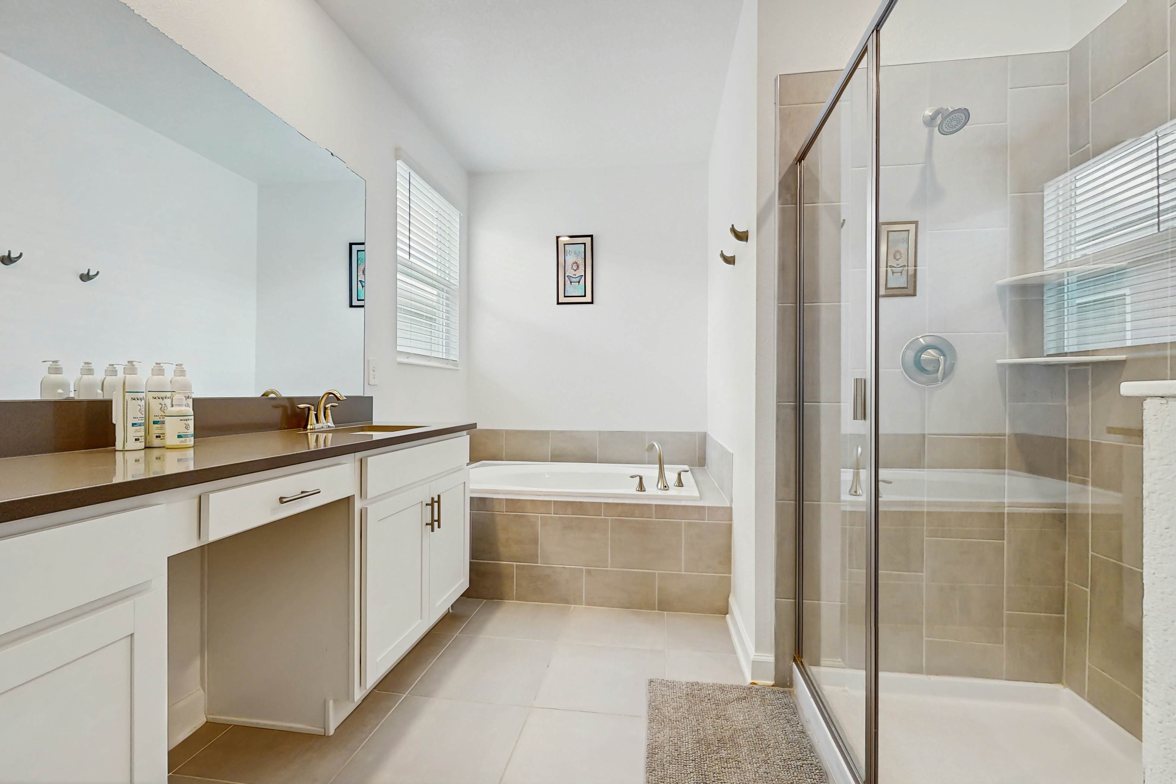 CHG136-8960-6-GP - The Modern Pearl