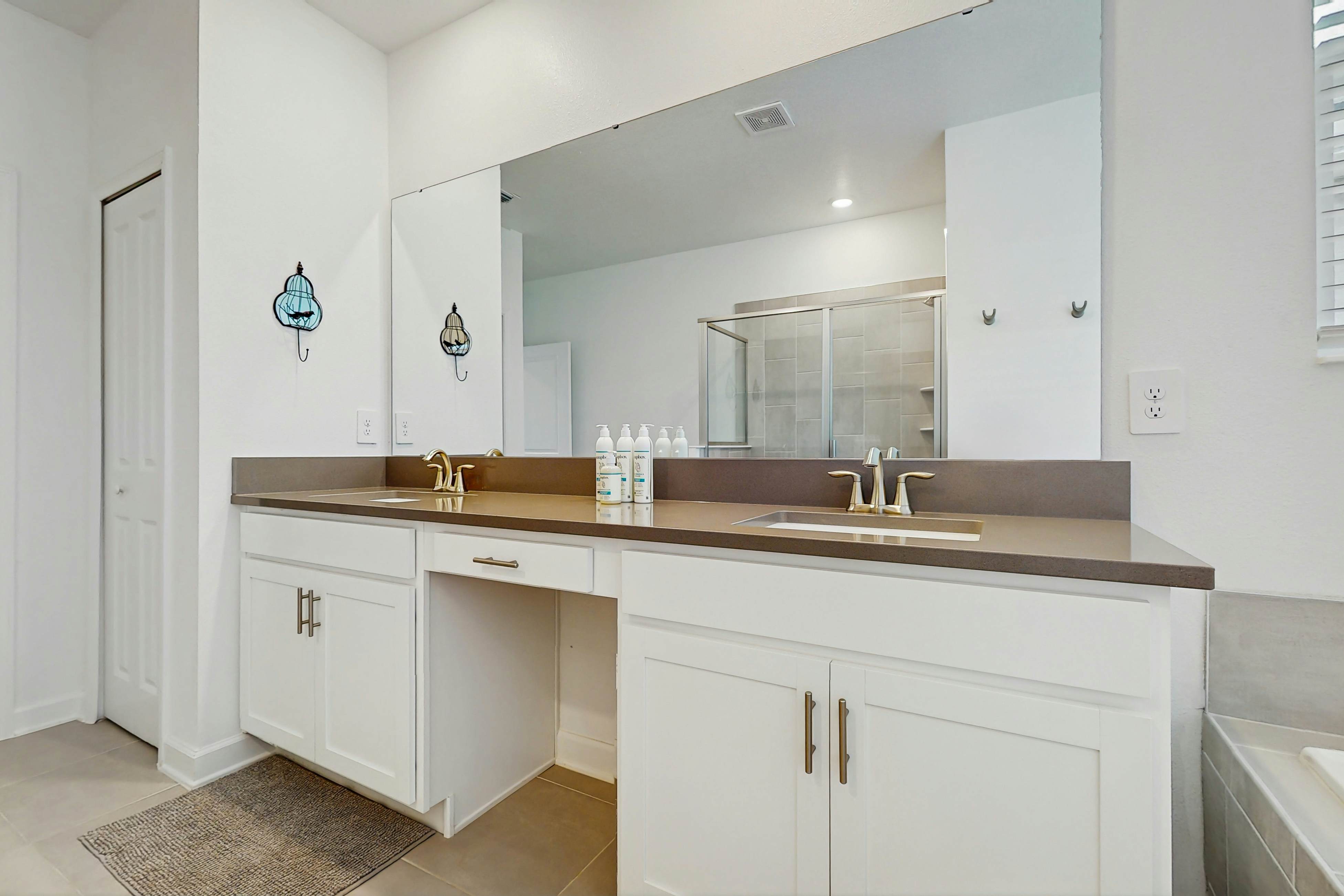 CHG136-8960-6-GP - The Modern Pearl