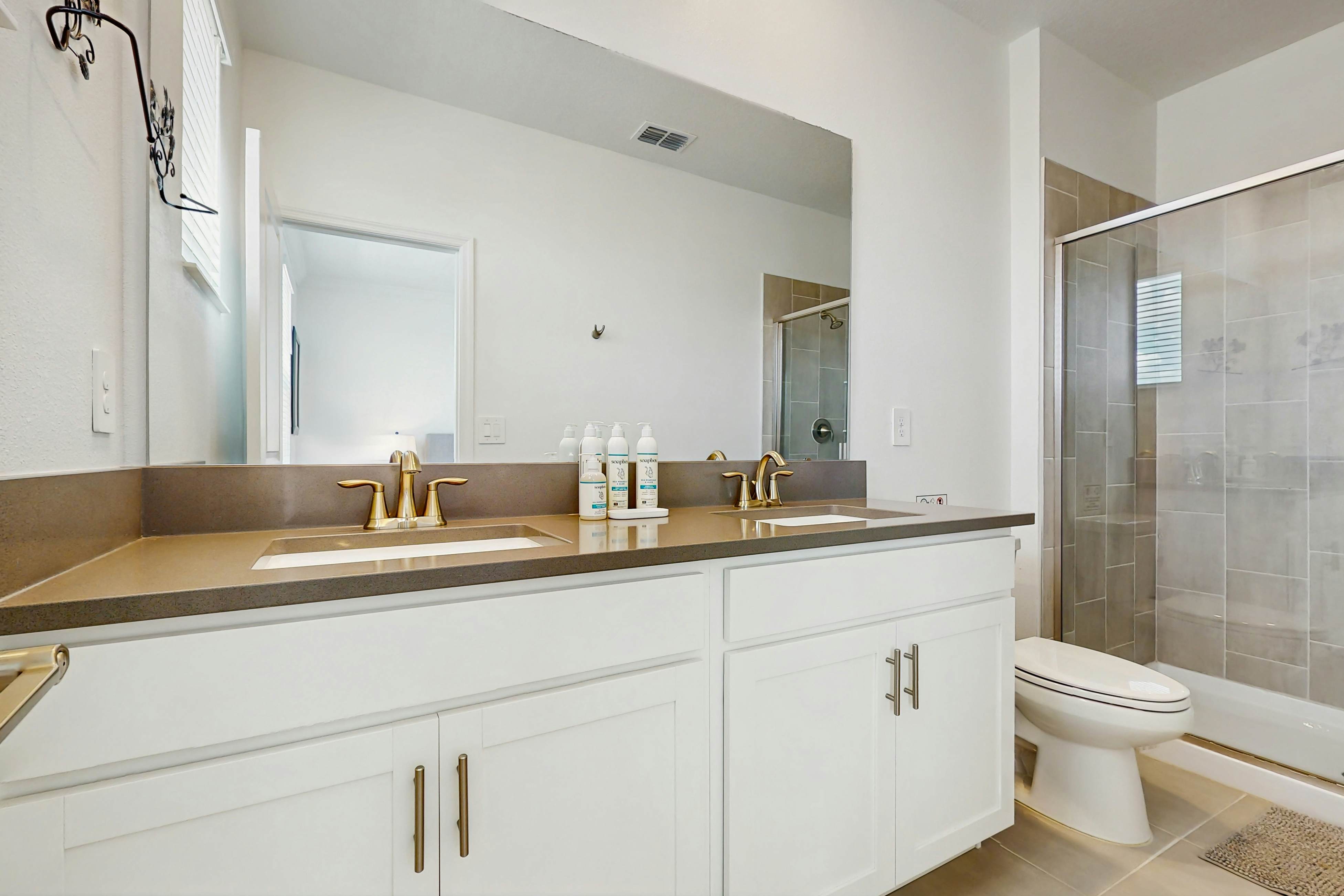 CHG136-8960-6-GP - The Modern Pearl