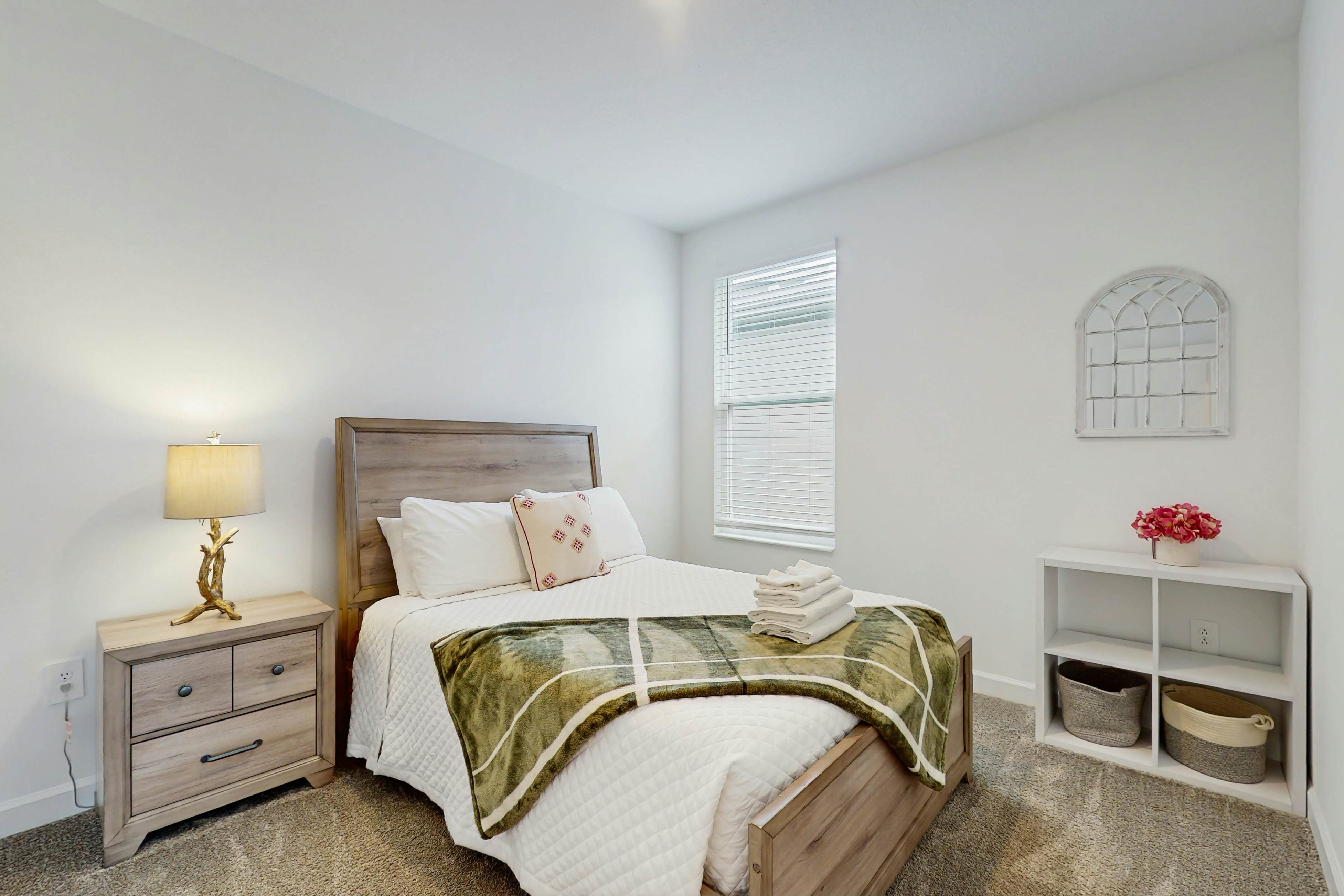 CHG136-8960-6-GP - The Modern Pearl