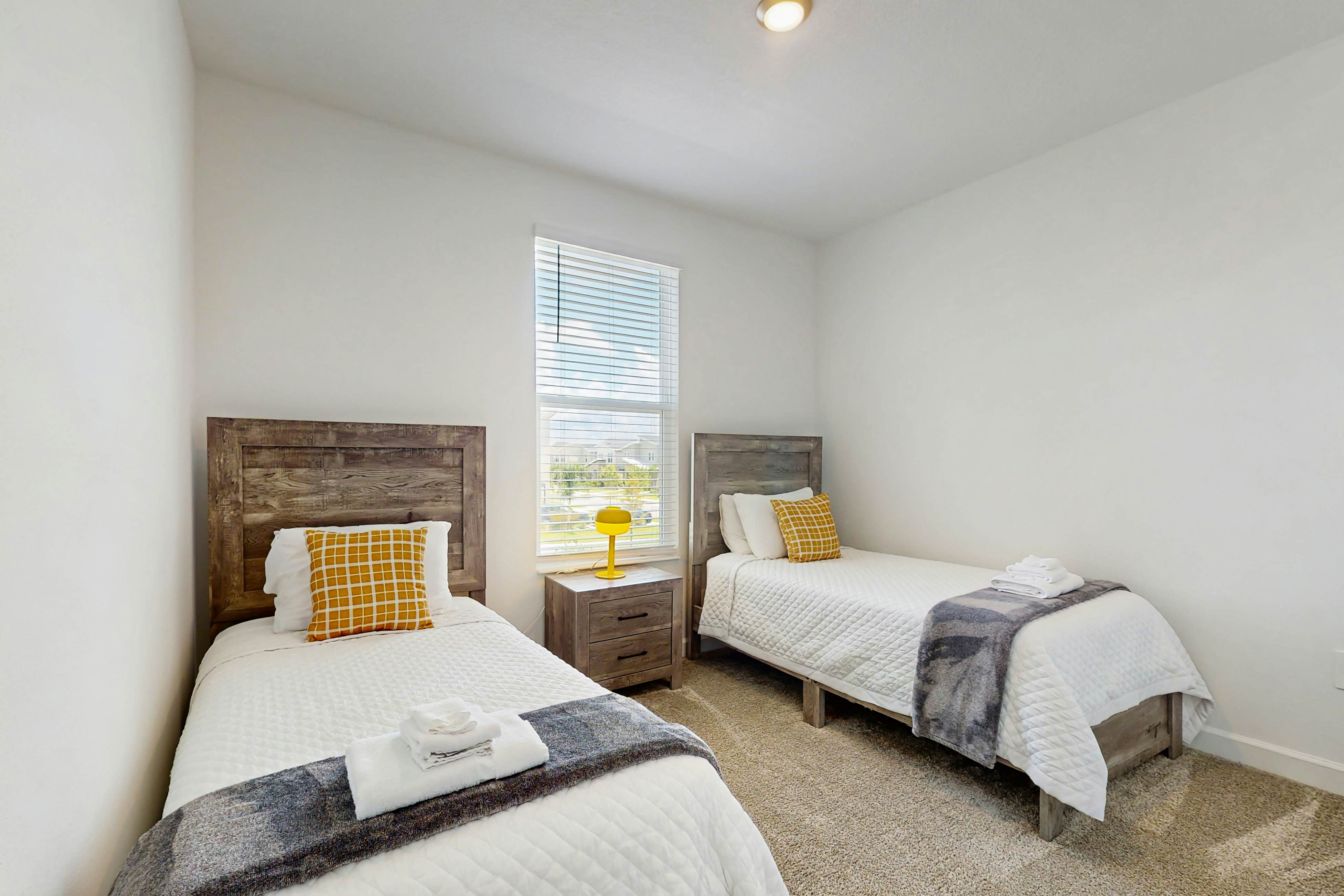 CHG136-8960-6-GP - The Modern Pearl