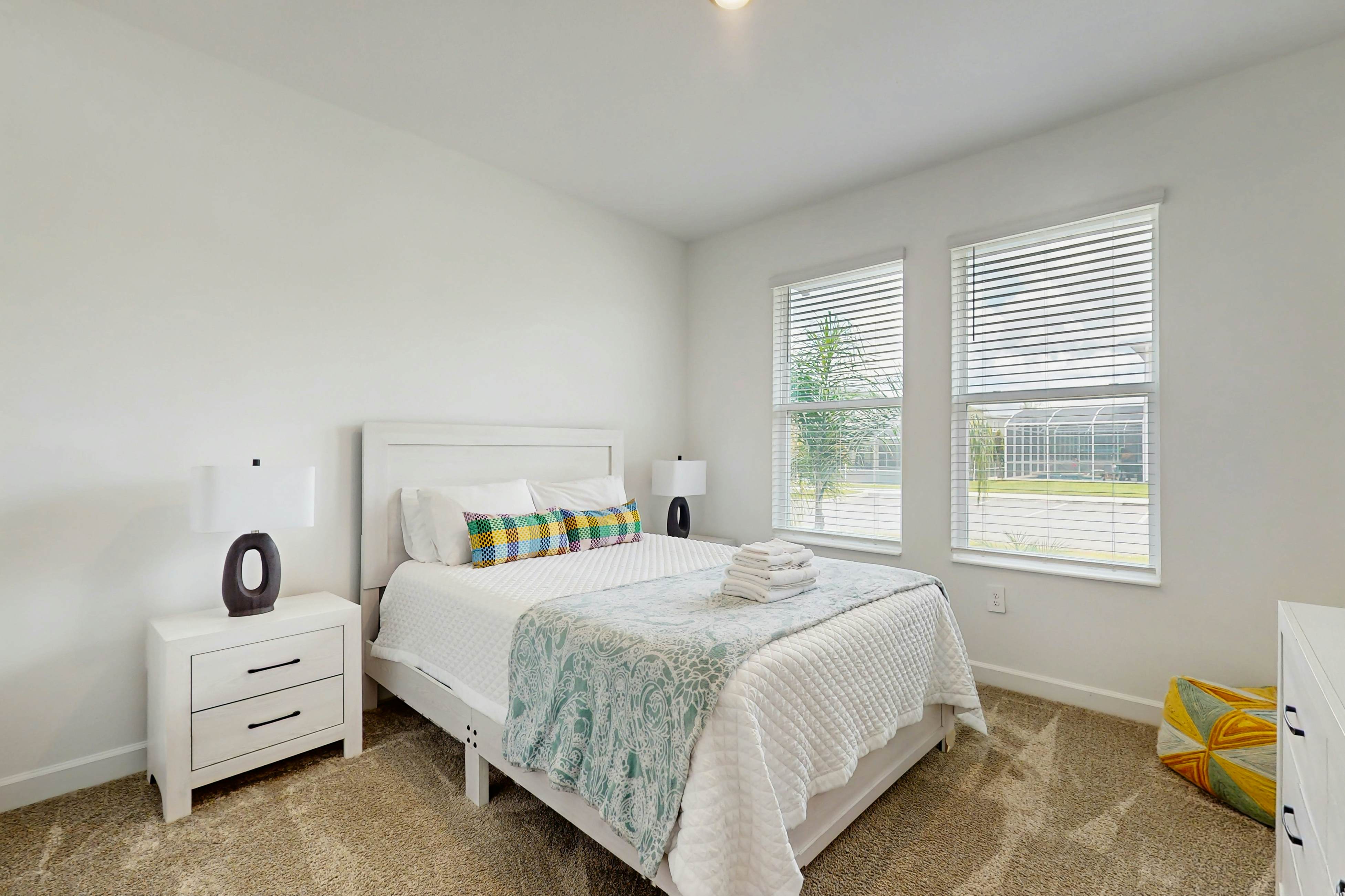 CHG136-8960-6-GP - The Modern Pearl