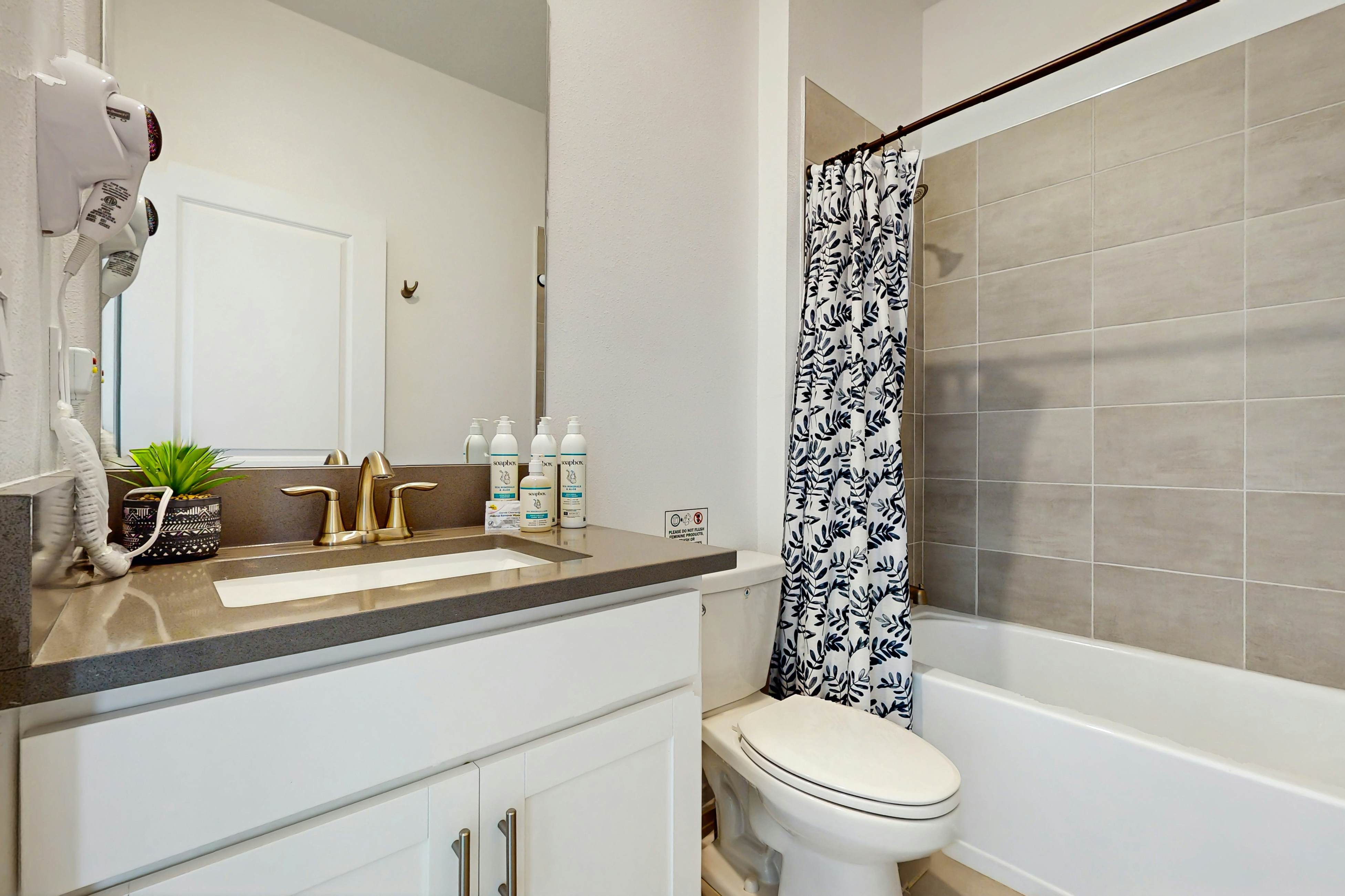 CHG136-8960-6-GP - The Modern Pearl