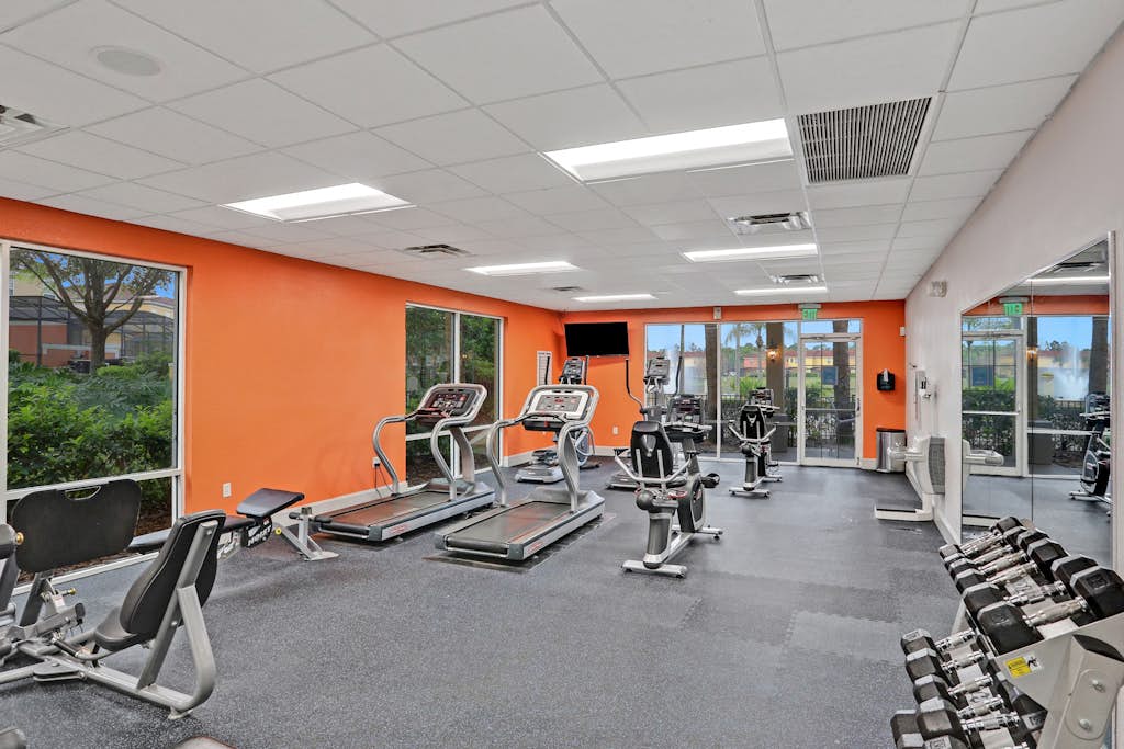 Townhouse near theme parks & shopping with pool access